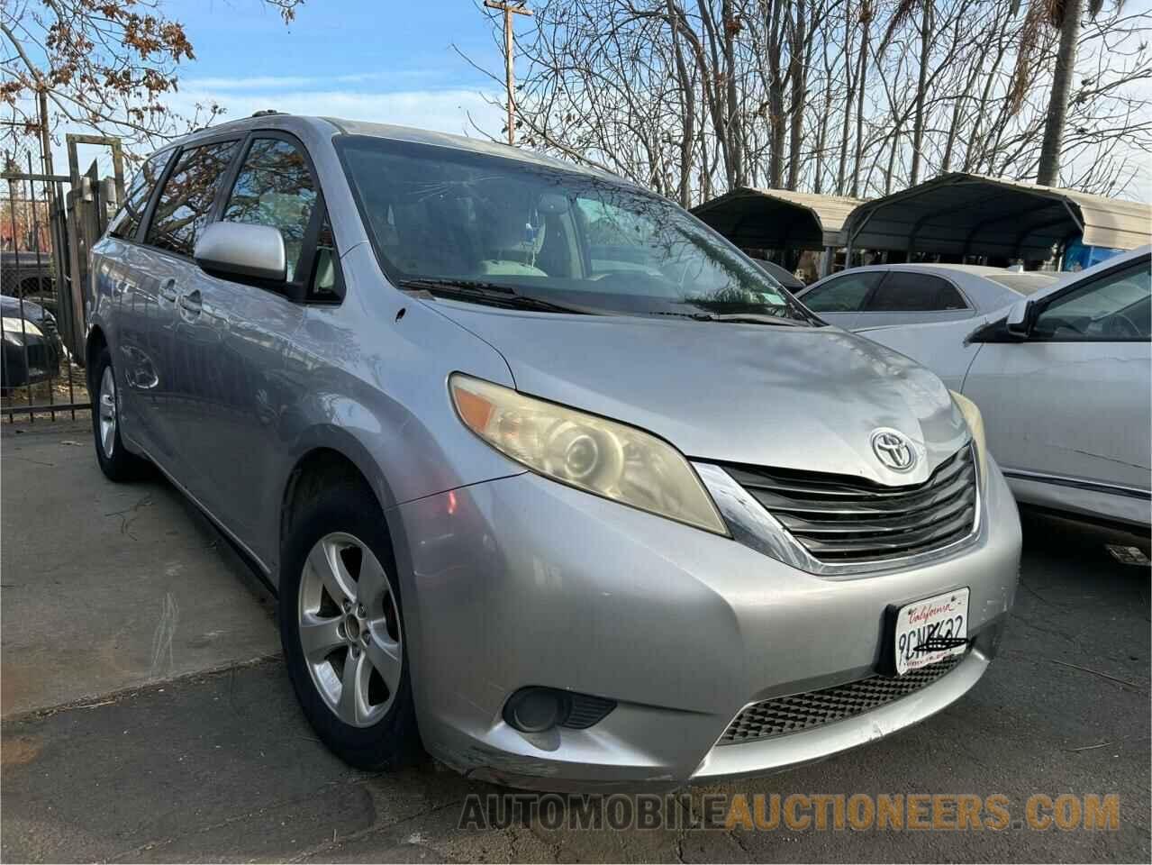 5TDKA3DC3CS015119 TOYOTA SIENNA 2012