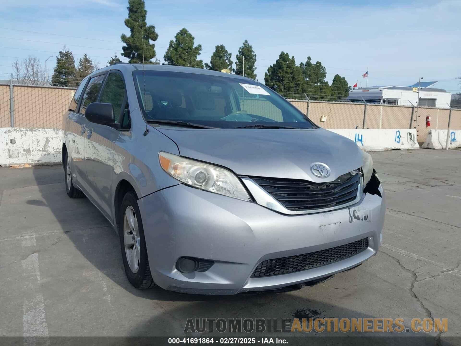 5TDKK3DC0ES448929 TOYOTA SIENNA 2014