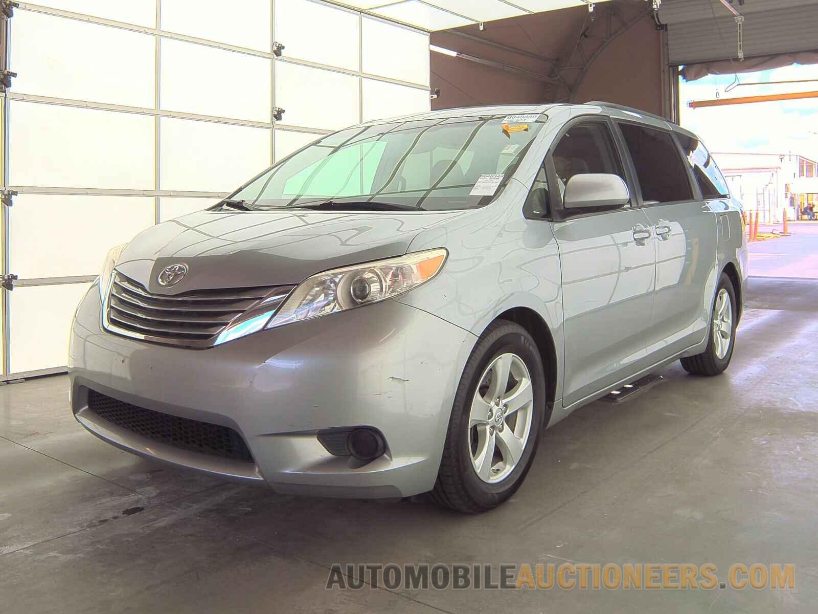 5TDKK3DC0FS547686 Toyota Sienna LE 2015