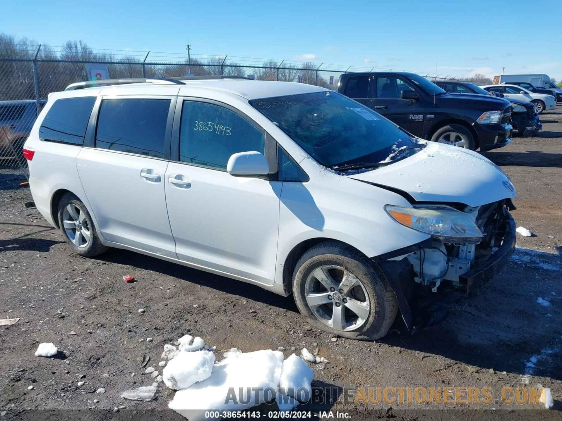 5TDKK3DC1FS532484 TOYOTA SIENNA 2015