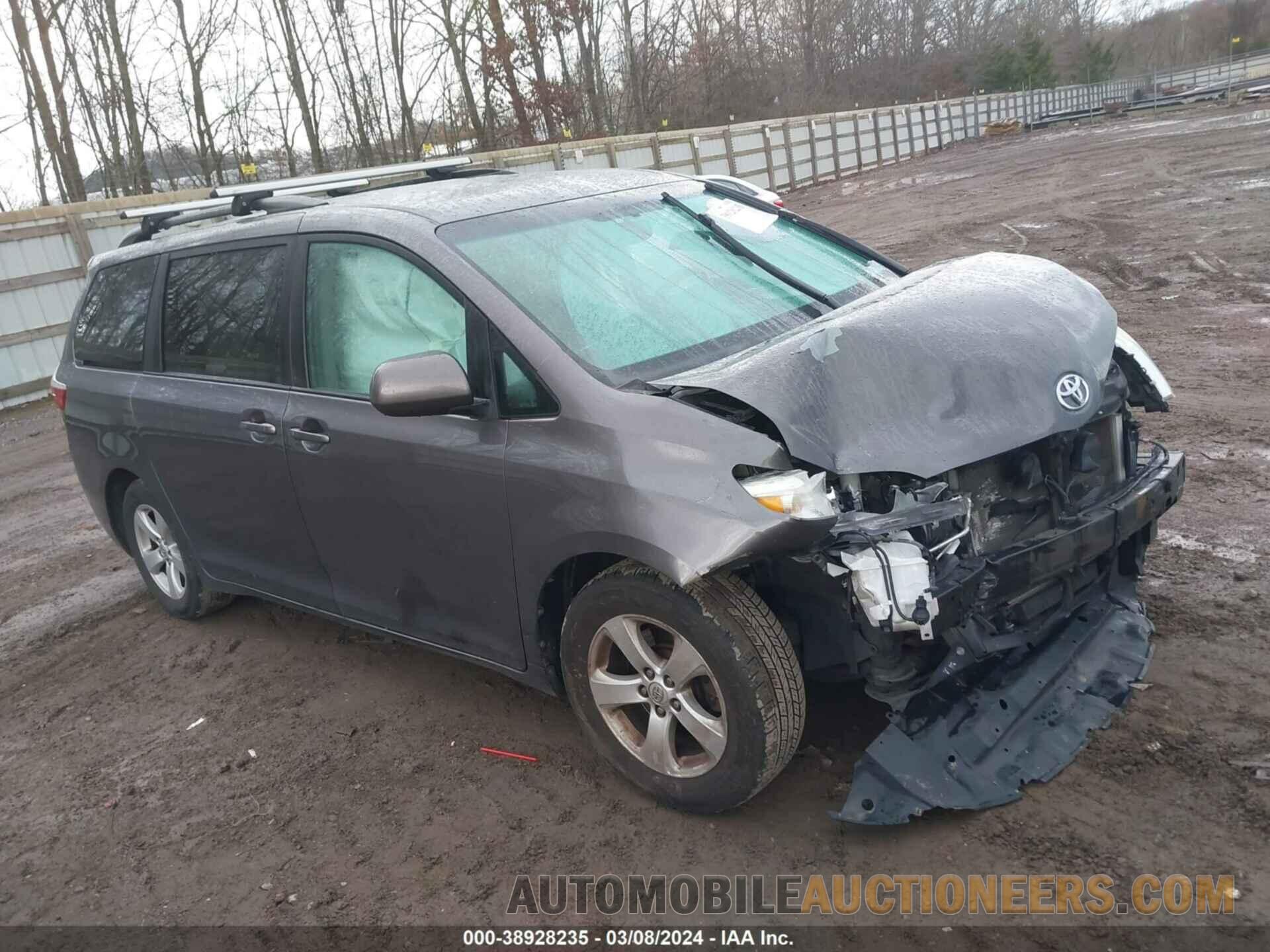 5TDKK3DC1FS579370 TOYOTA SIENNA 2015