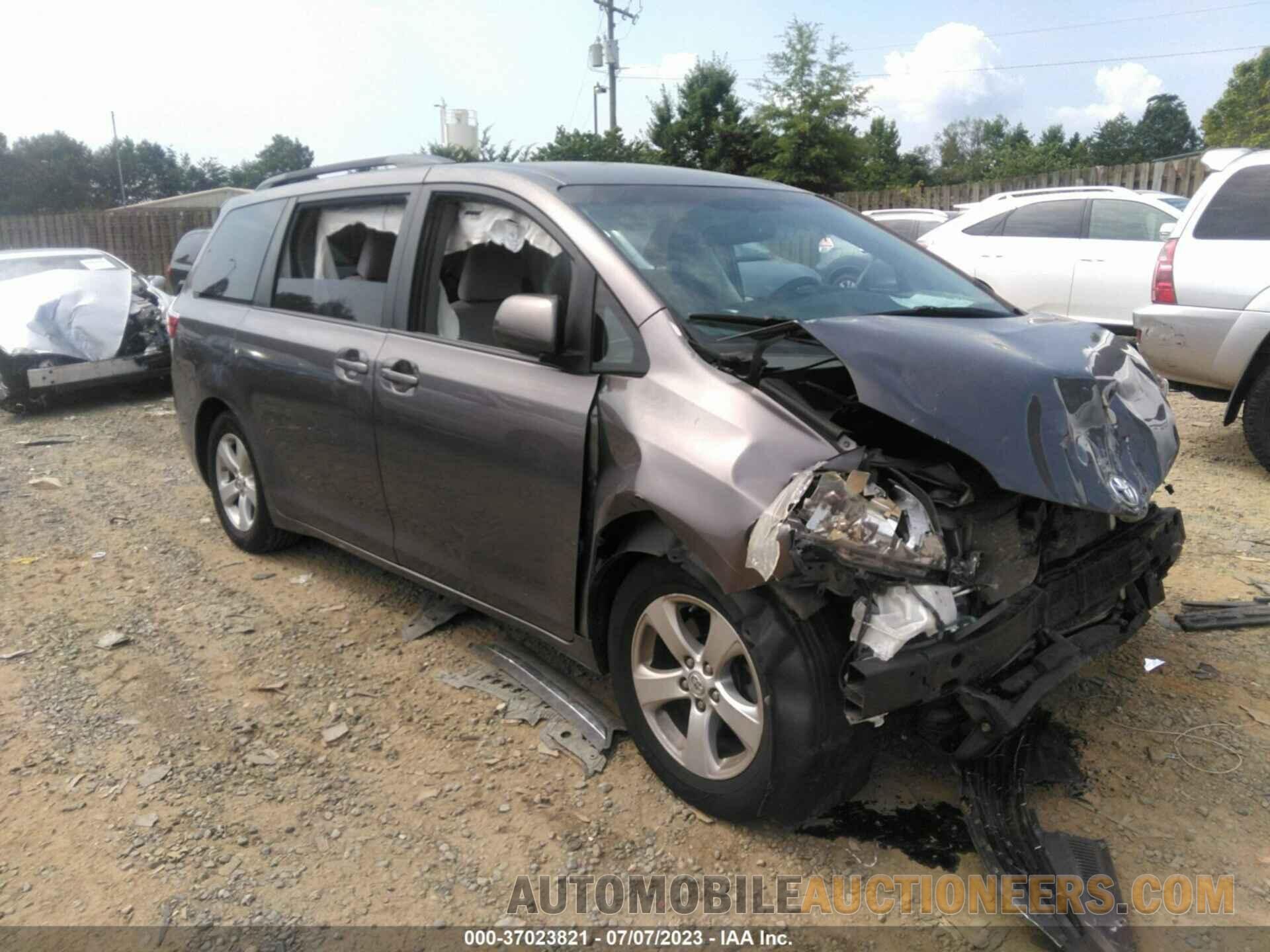 5TDKK3DC1FS585749 TOYOTA SIENNA 2015