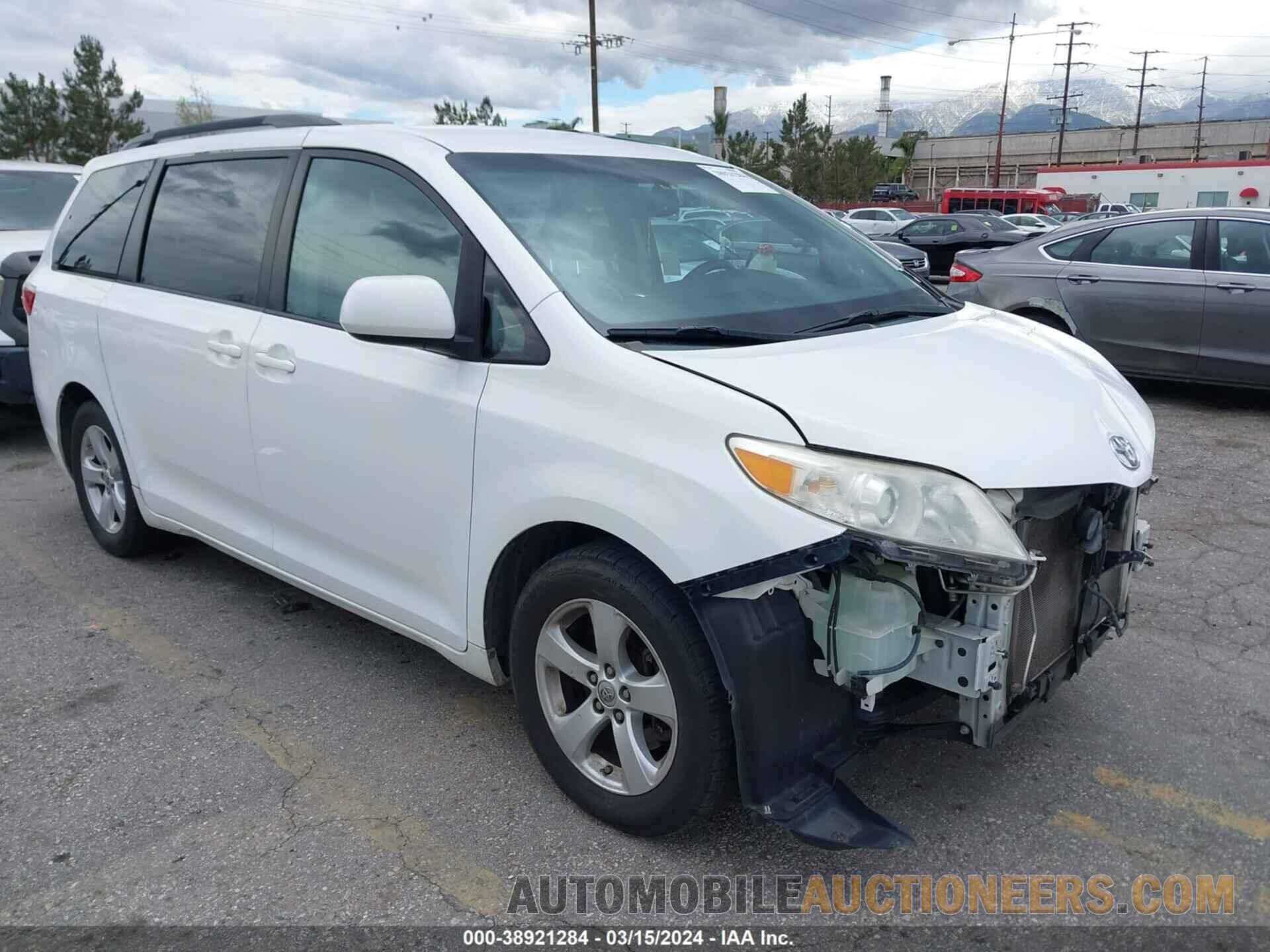 5TDKK3DC1FS589171 TOYOTA SIENNA 2015