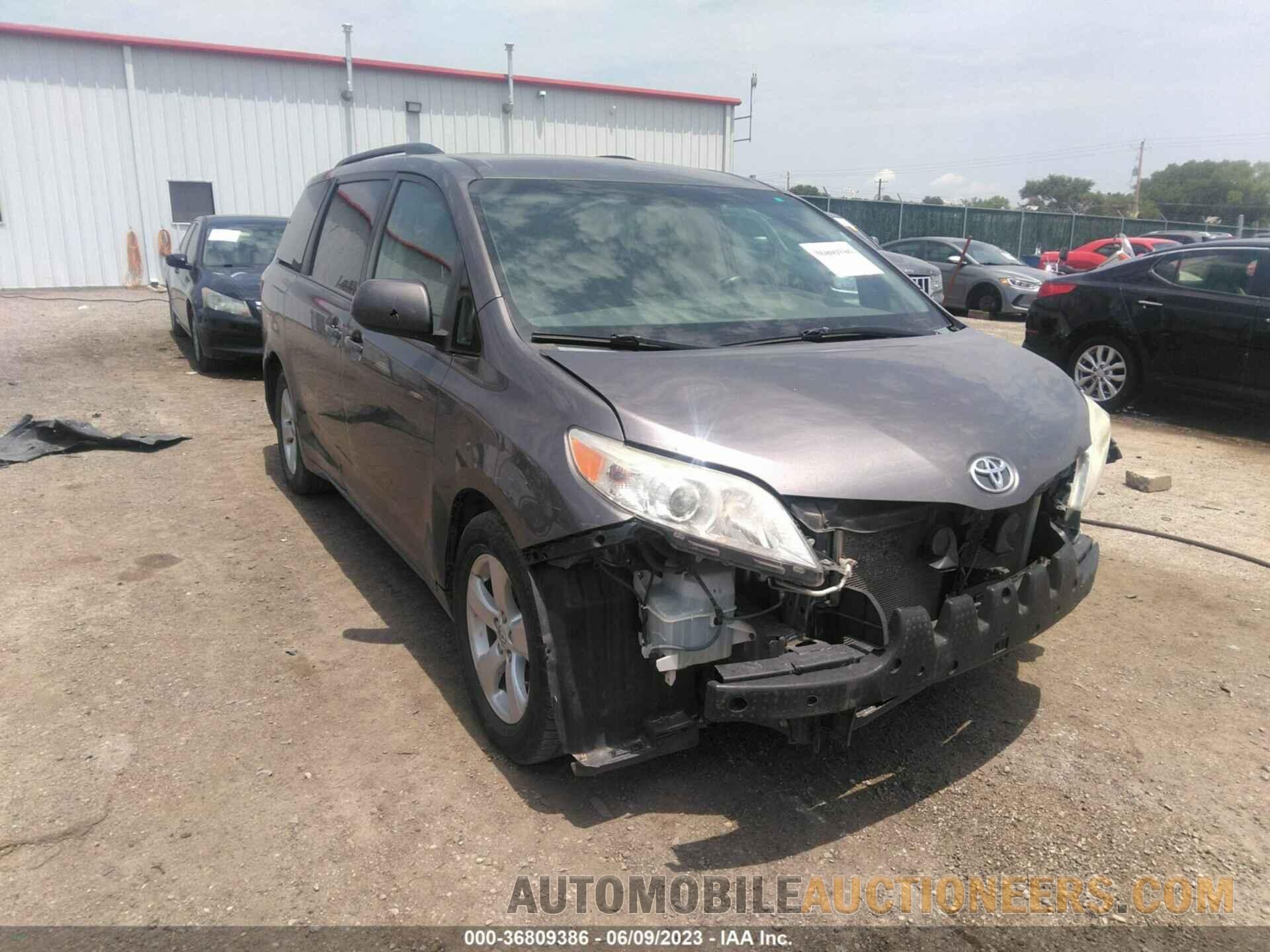 5TDKK3DC1FS589655 TOYOTA SIENNA 2015