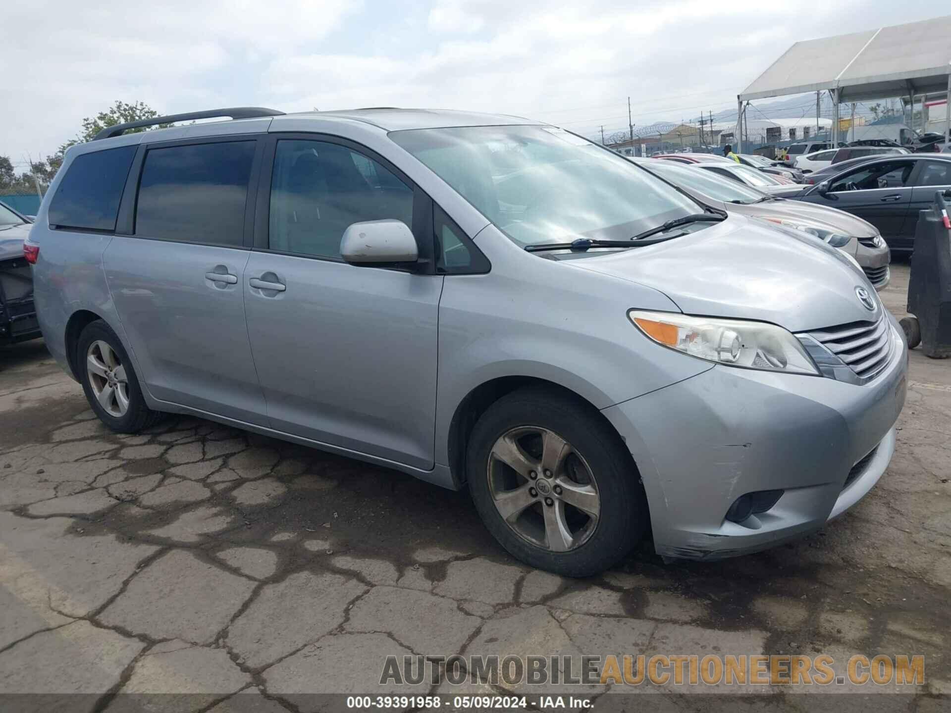 5TDKK3DC1FS591082 TOYOTA SIENNA 2015