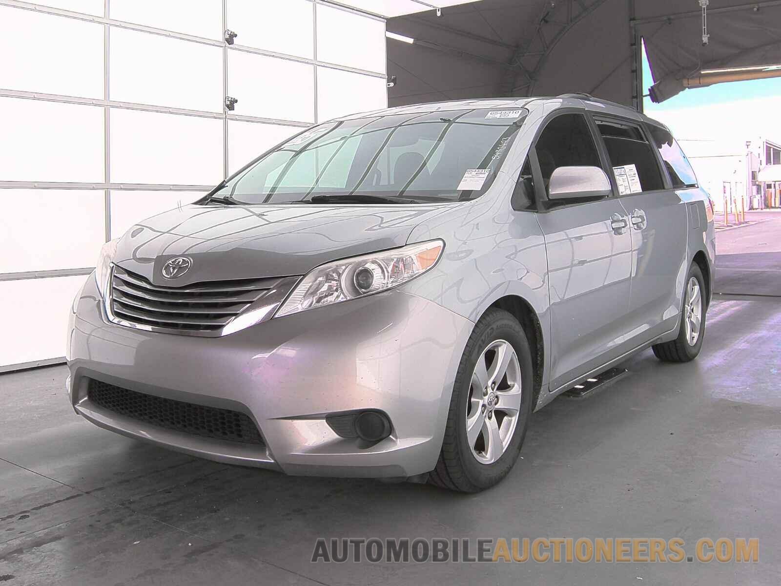 5TDKK3DC1FS665469 Toyota Sienna LE 2015