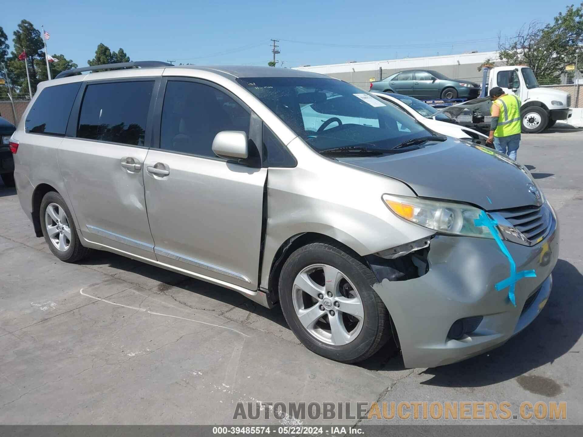 5TDKK3DC1FS683566 TOYOTA SIENNA 2015