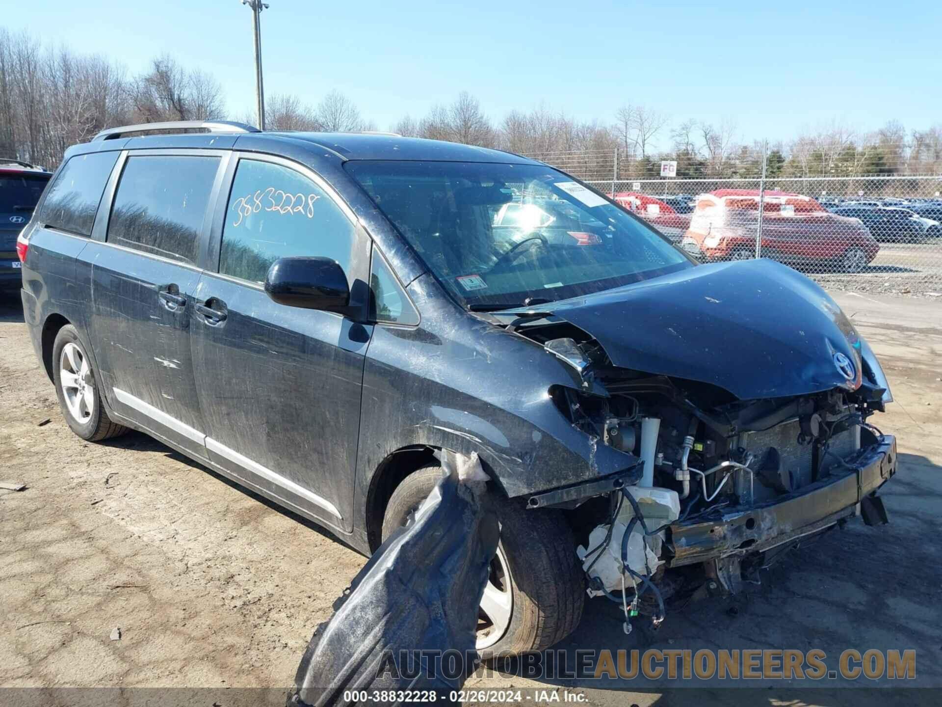 5TDKK3DC2FS553974 TOYOTA SIENNA 2015