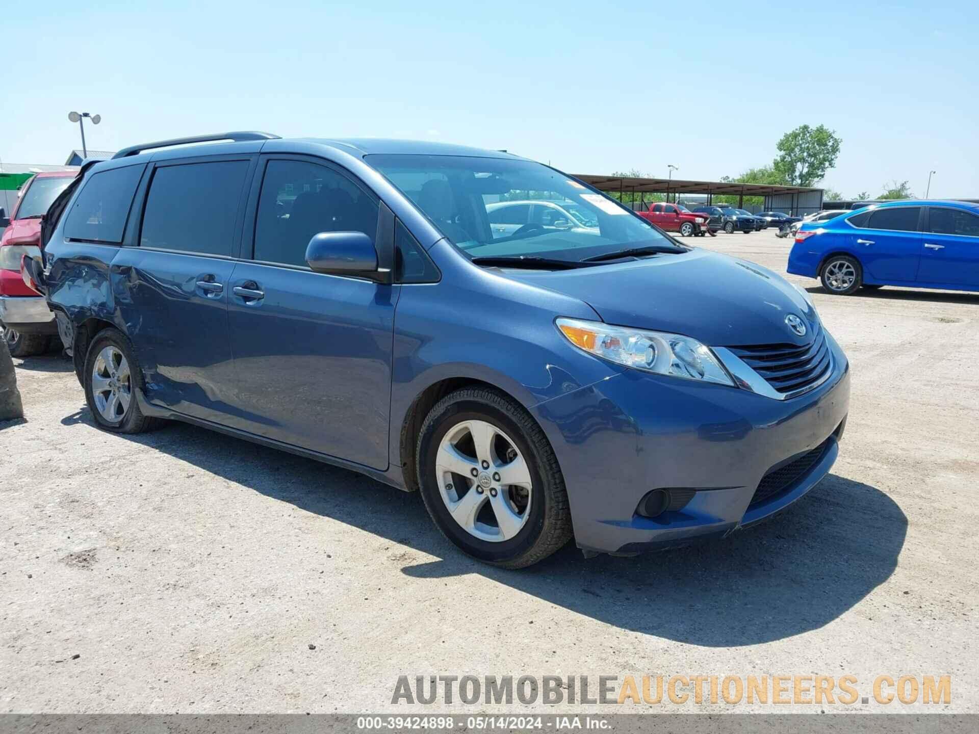 5TDKK3DC2FS563565 TOYOTA SIENNA 2015