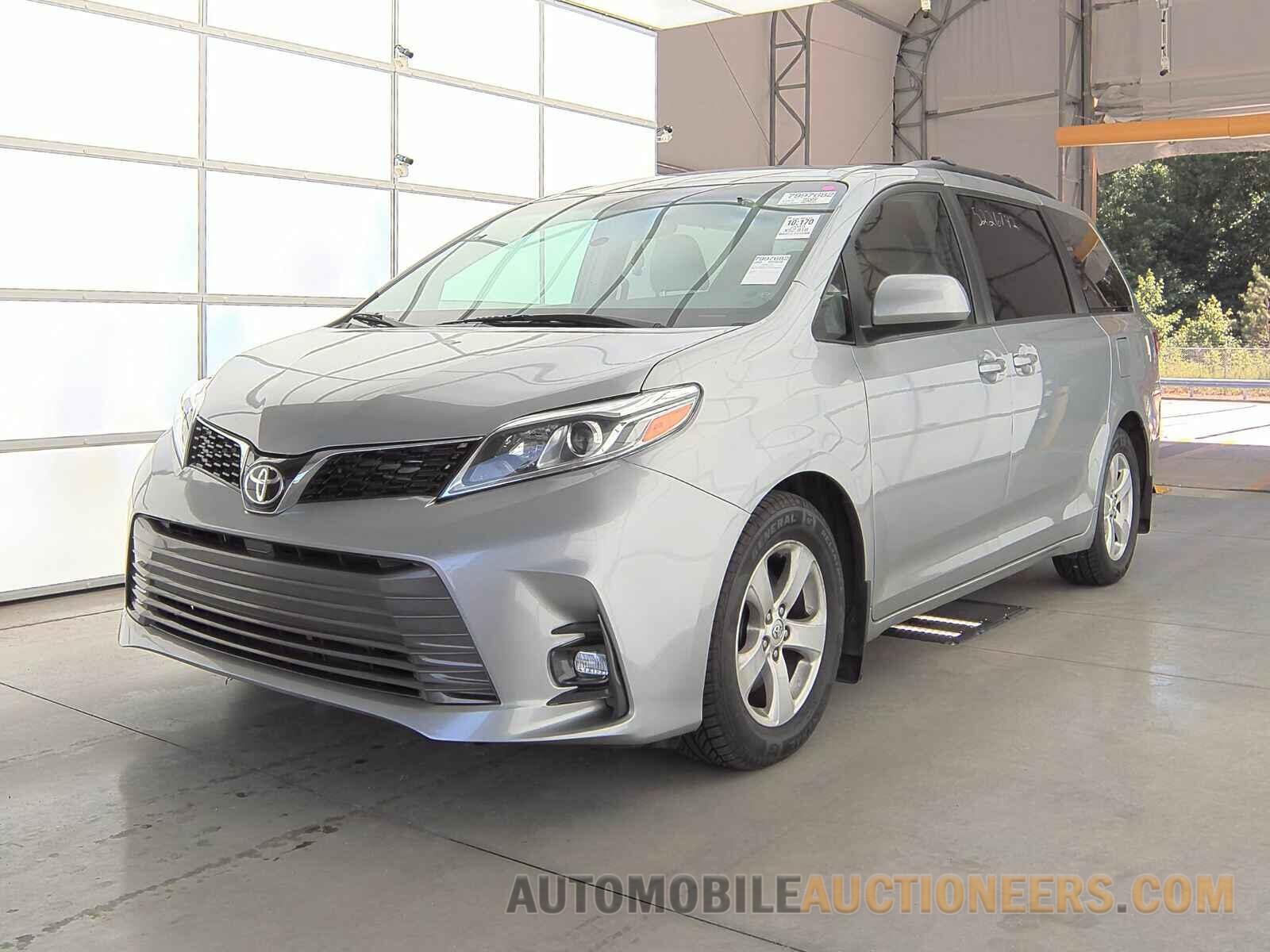 5TDKK3DC2FS588501 Toyota Sienna LE 2015