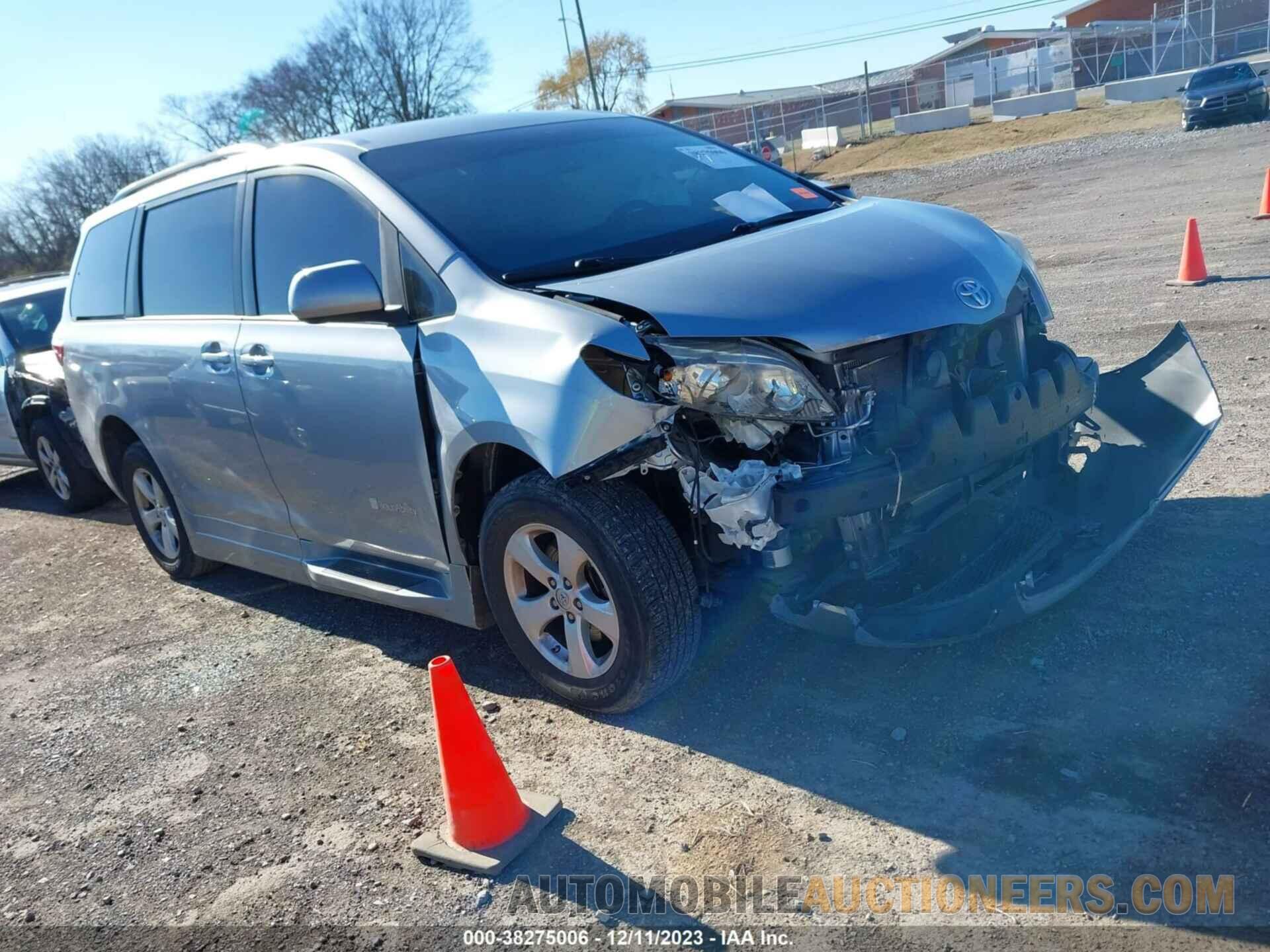 5TDKK3DC2FS596405 TOYOTA SIENNA 2015