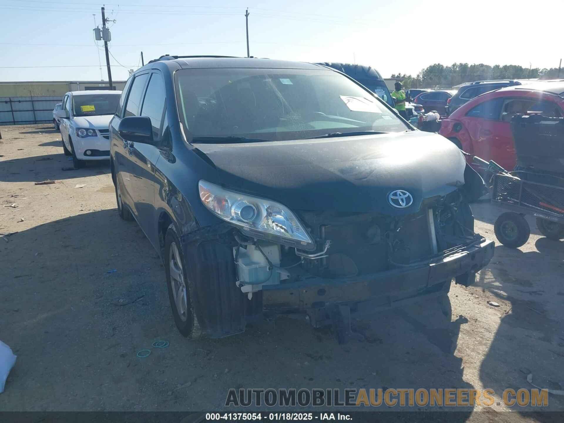 5TDKK3DC2FS601697 TOYOTA SIENNA 2015