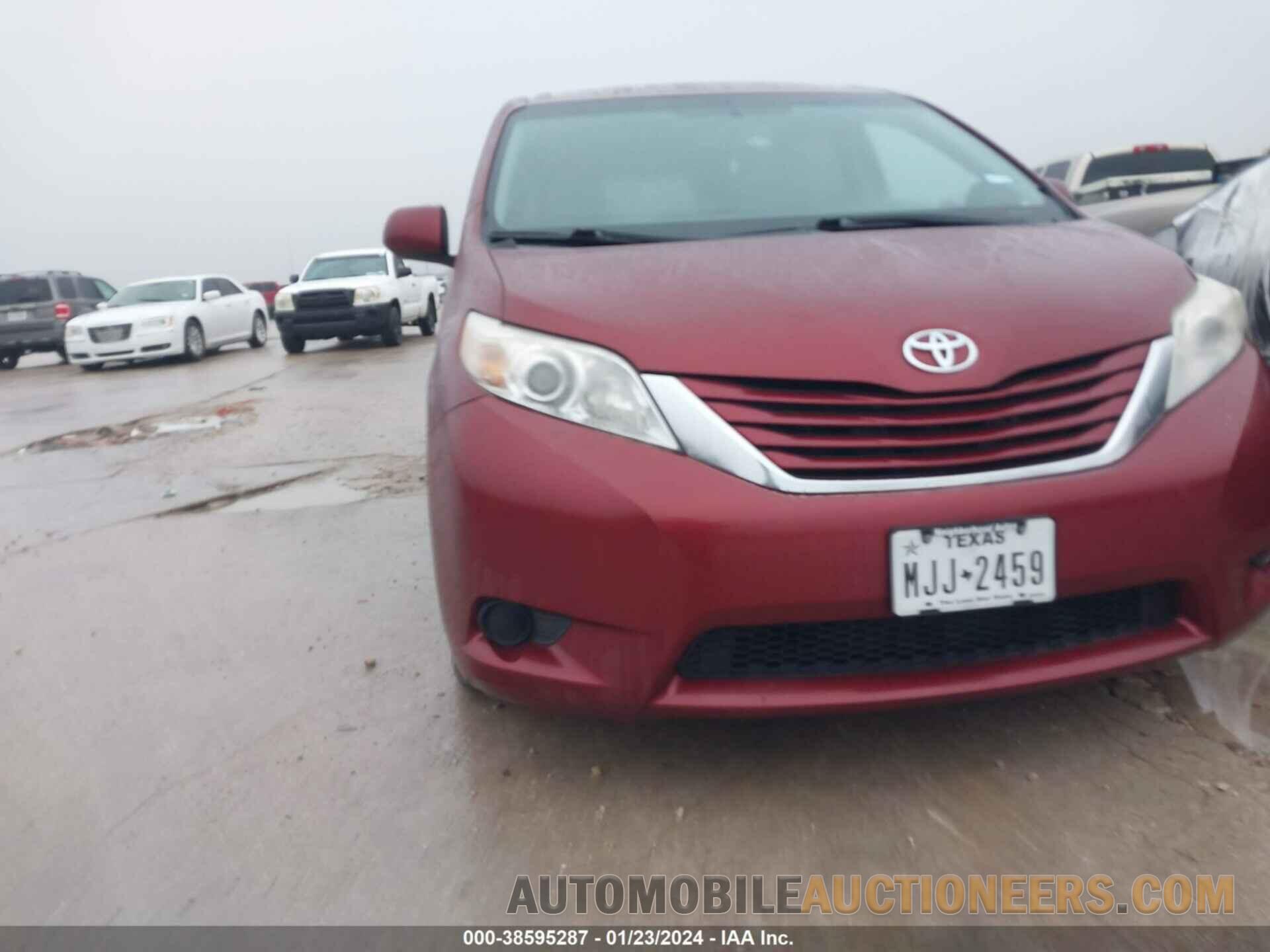 5TDKK3DC2FS613963 TOYOTA SIENNA 2015