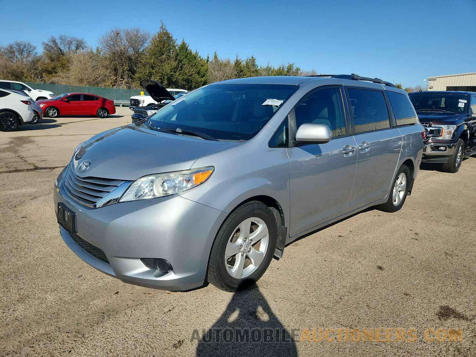 5TDKK3DC2FS635090 Toyota Sienna LE 2015