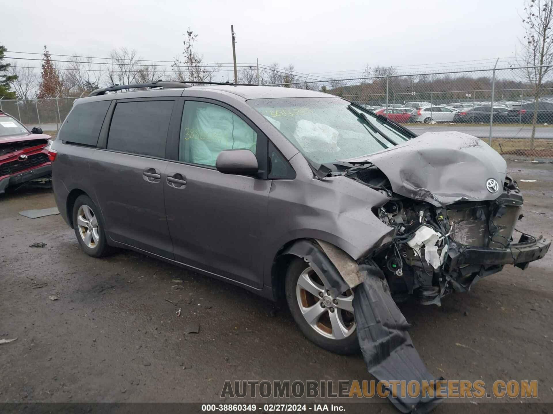 5TDKK3DC2FS642346 TOYOTA SIENNA 2015