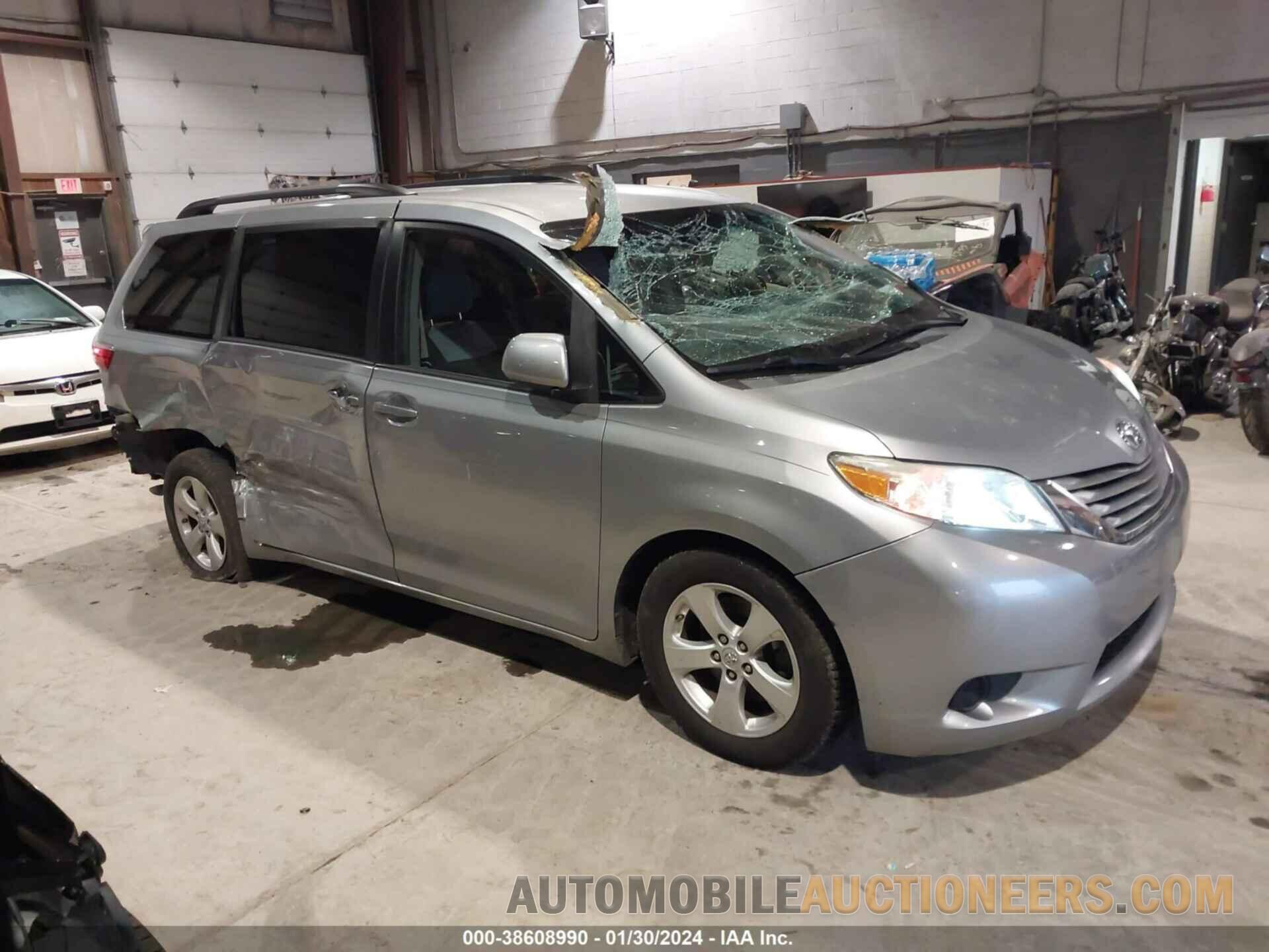 5TDKK3DC2FS643352 TOYOTA SIENNA 2015