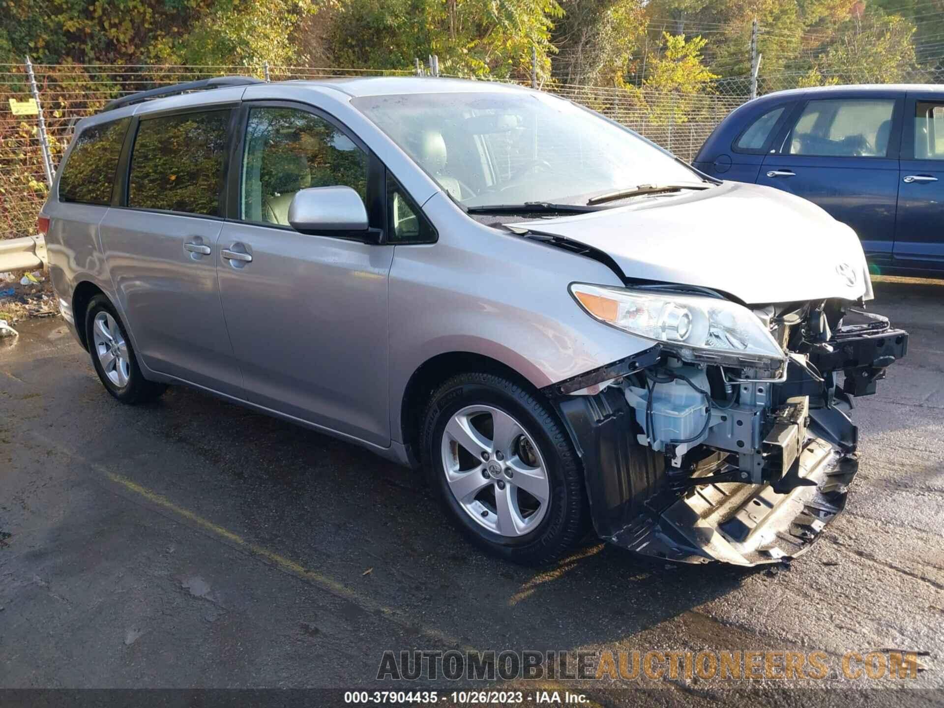 5TDKK3DC2FS672494 TOYOTA SIENNA 2015