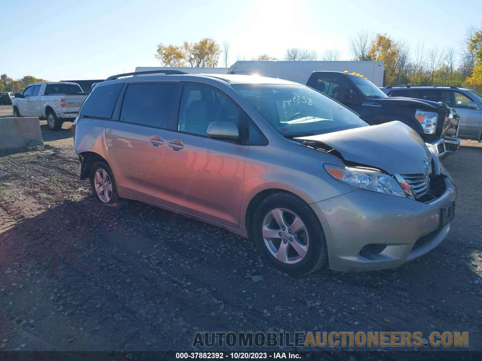 5TDKK3DC2FS672947 TOYOTA SIENNA 2015