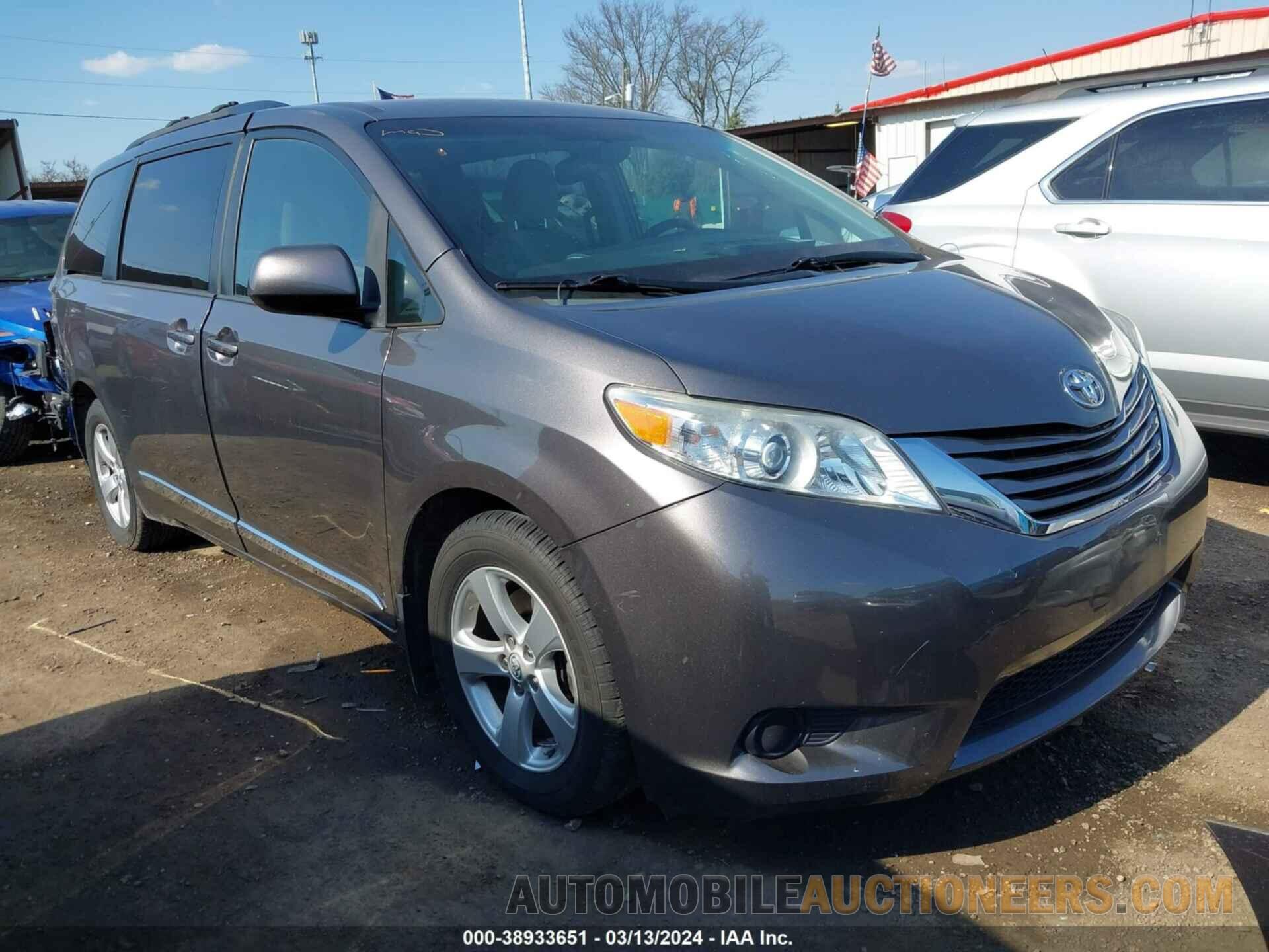 5TDKK3DC3FS627385 TOYOTA SIENNA 2015