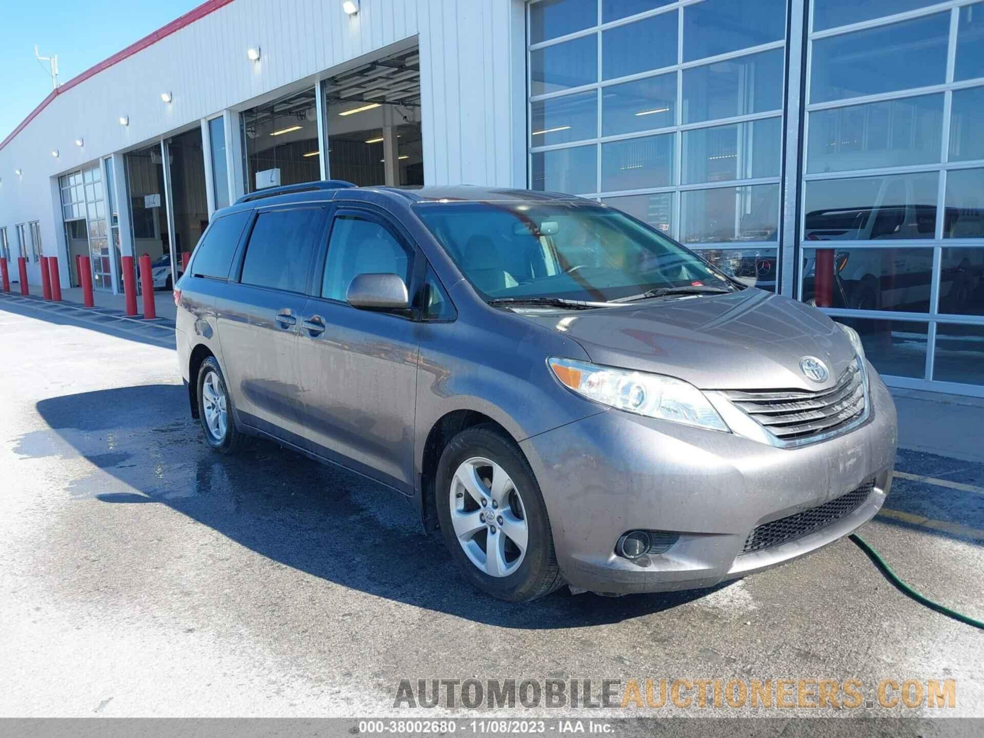 5TDKK3DC3FS655946 TOYOTA SIENNA 2015