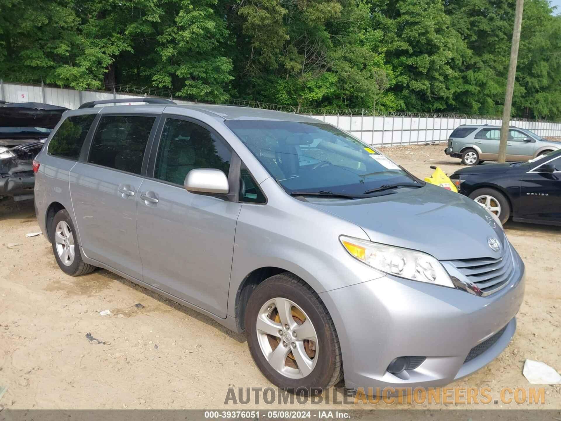 5TDKK3DC3FS668227 TOYOTA SIENNA 2015