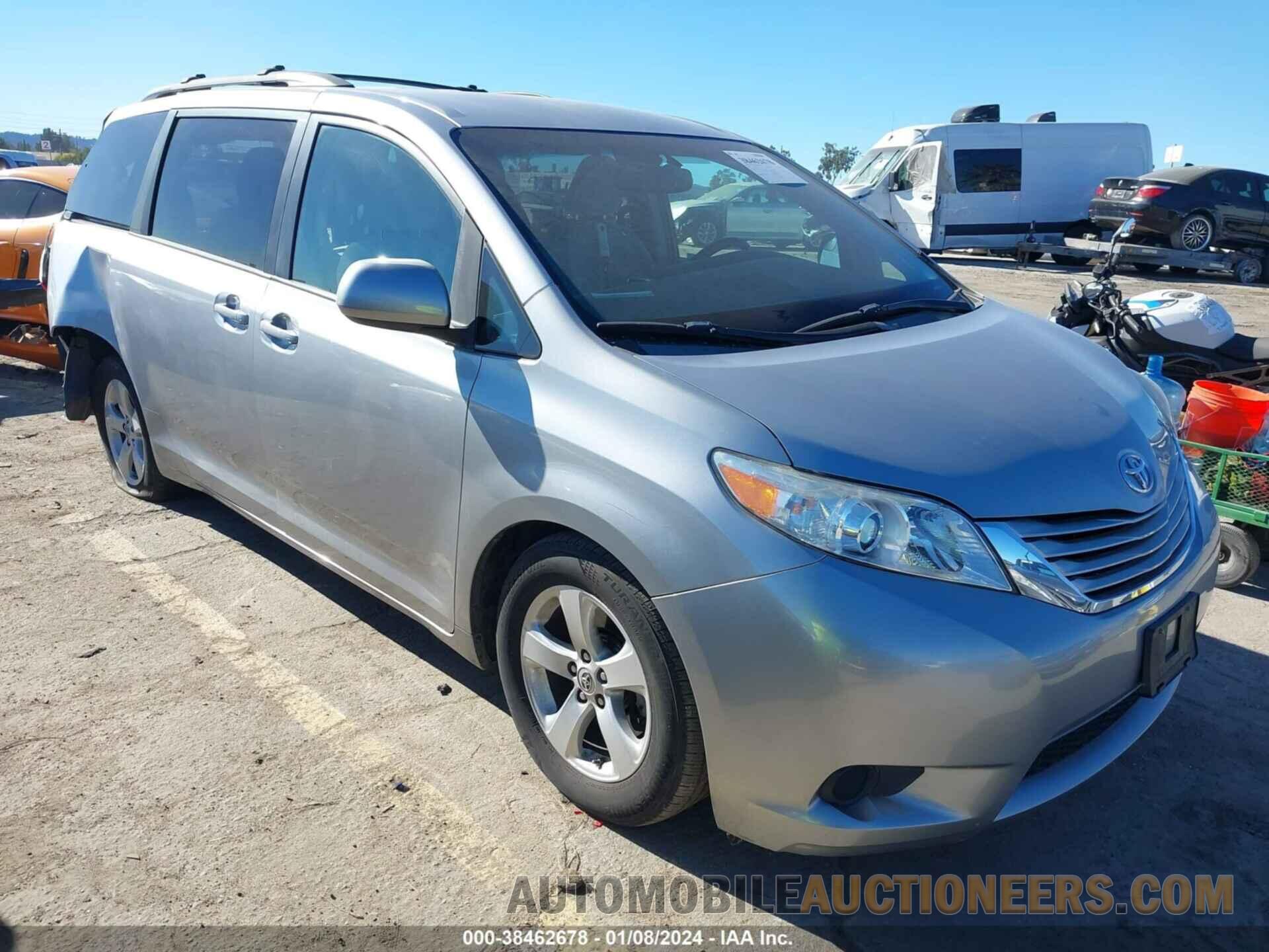 5TDKK3DC3FS673475 TOYOTA SIENNA 2015