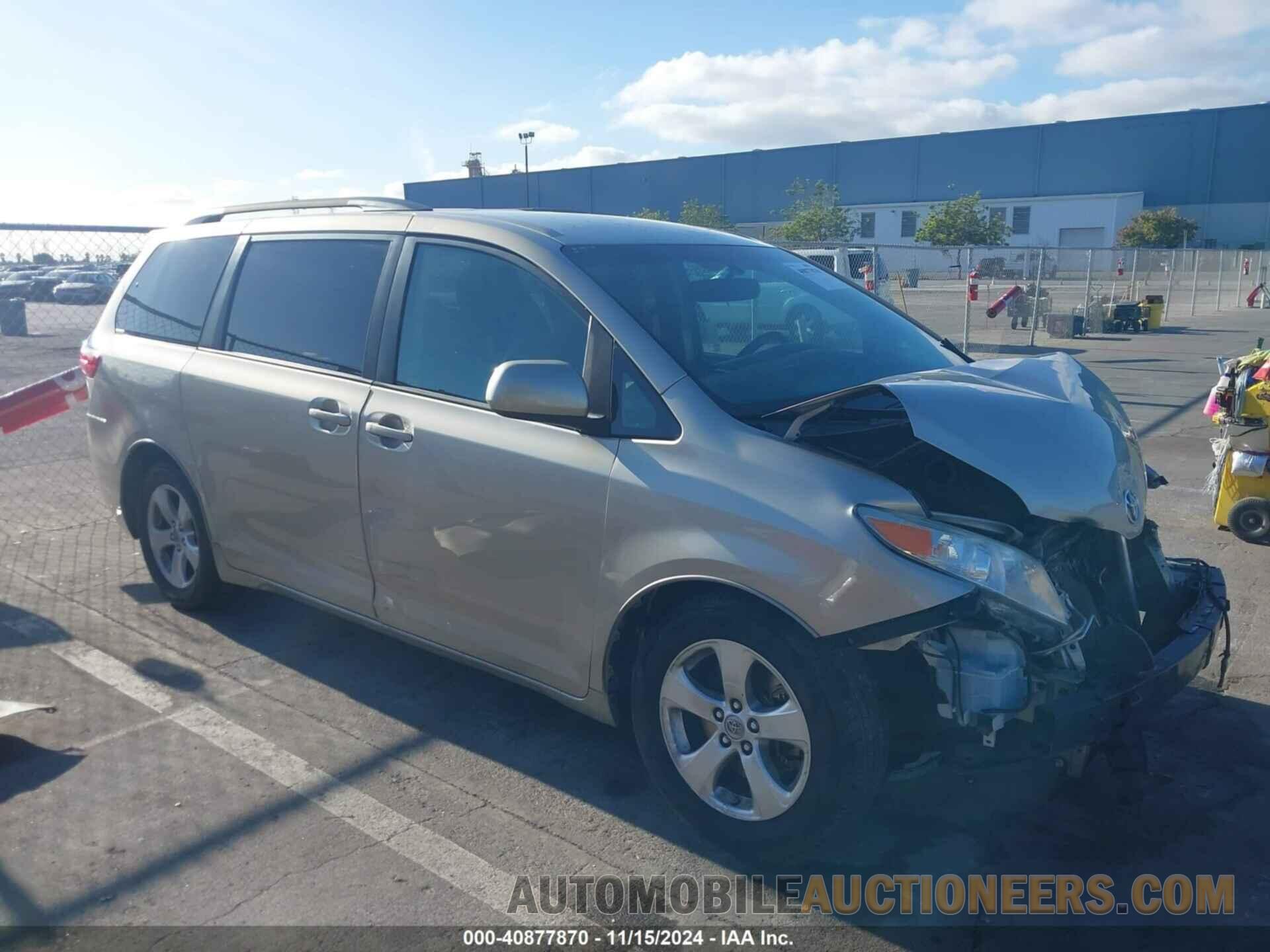 5TDKK3DC3GS760892 TOYOTA SIENNA 2016