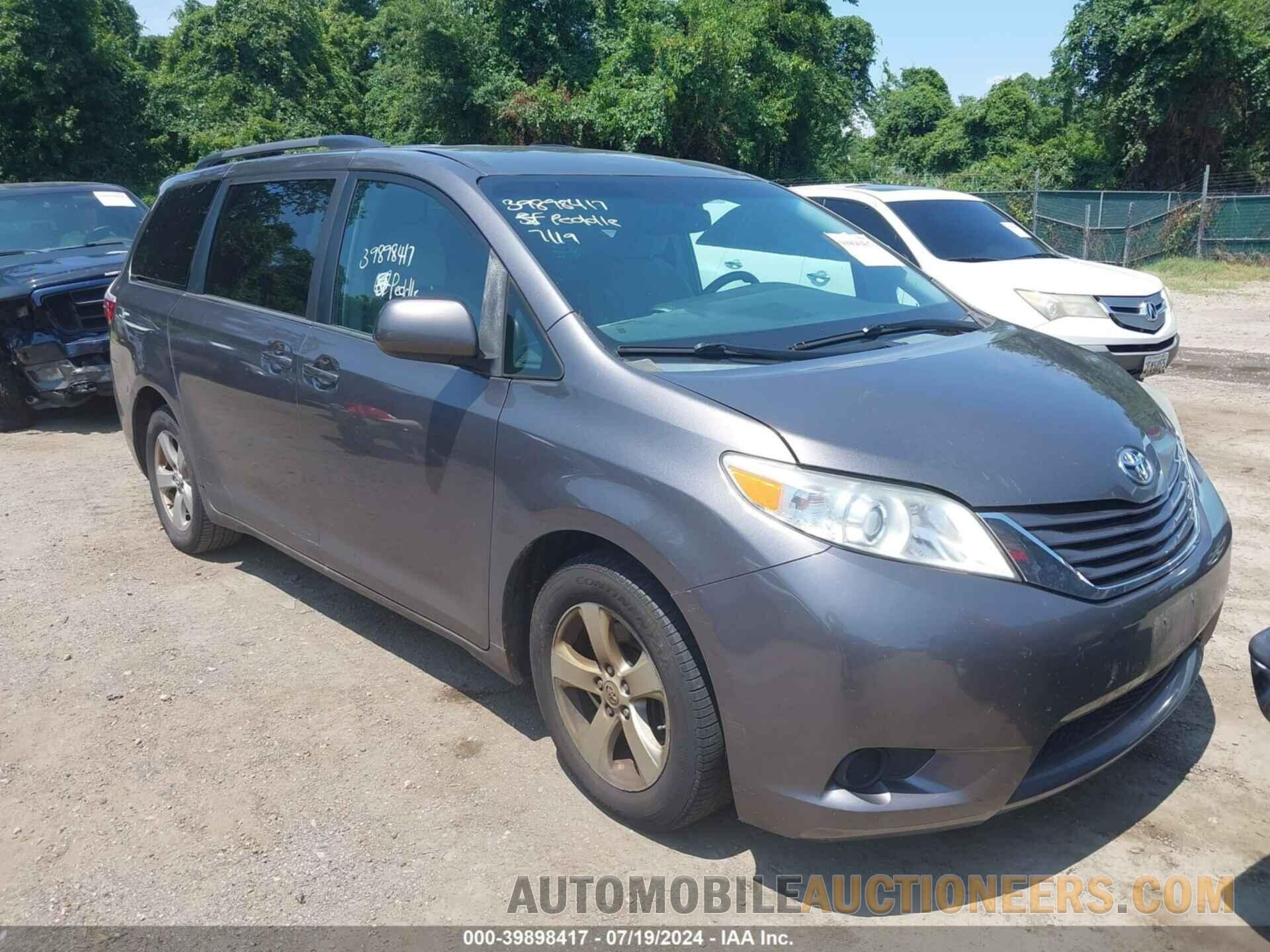 5TDKK3DC4FS557489 TOYOTA SIENNA 2015