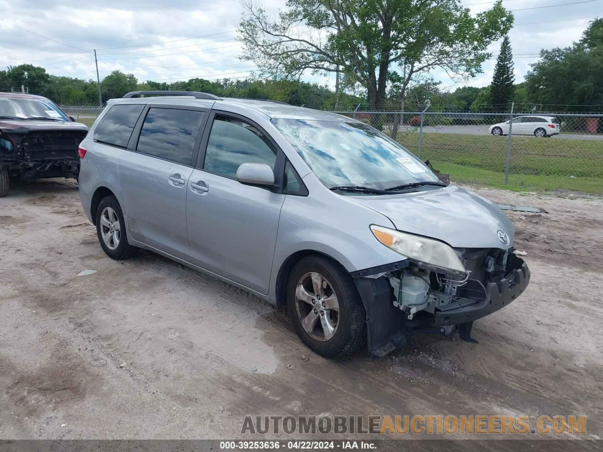 5TDKK3DC4FS583008 TOYOTA SIENNA 2015