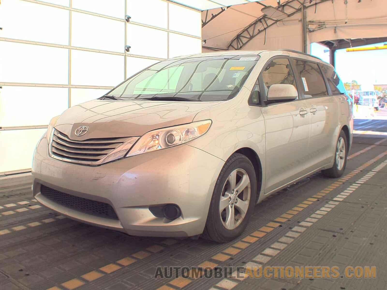 5TDKK3DC4FS585907 Toyota Sienna LE 2015