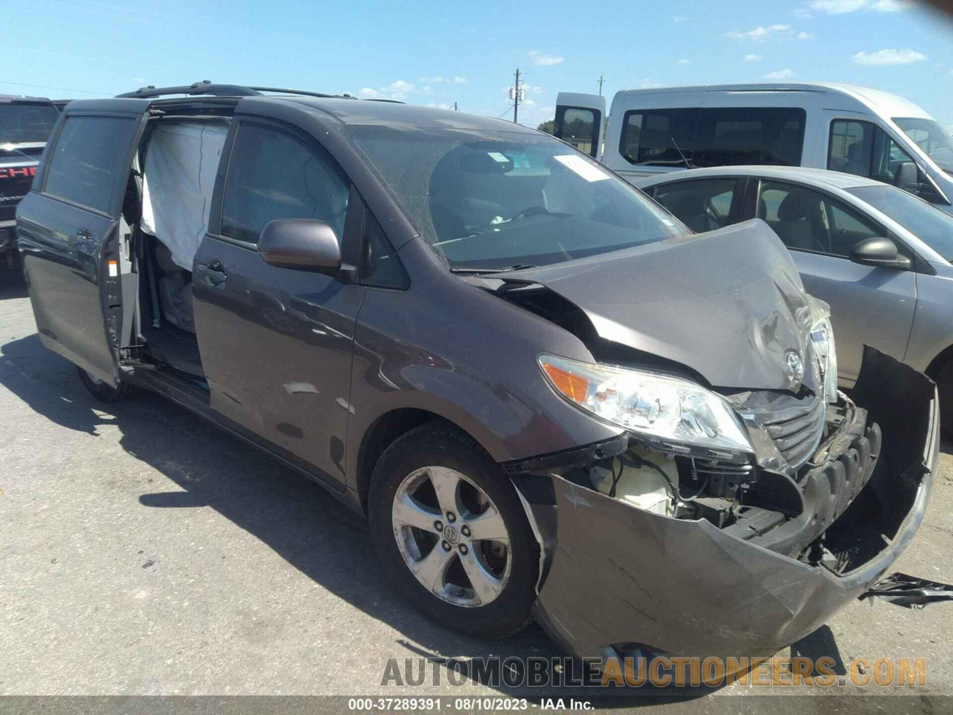 5TDKK3DC4FS590864 TOYOTA SIENNA 2015