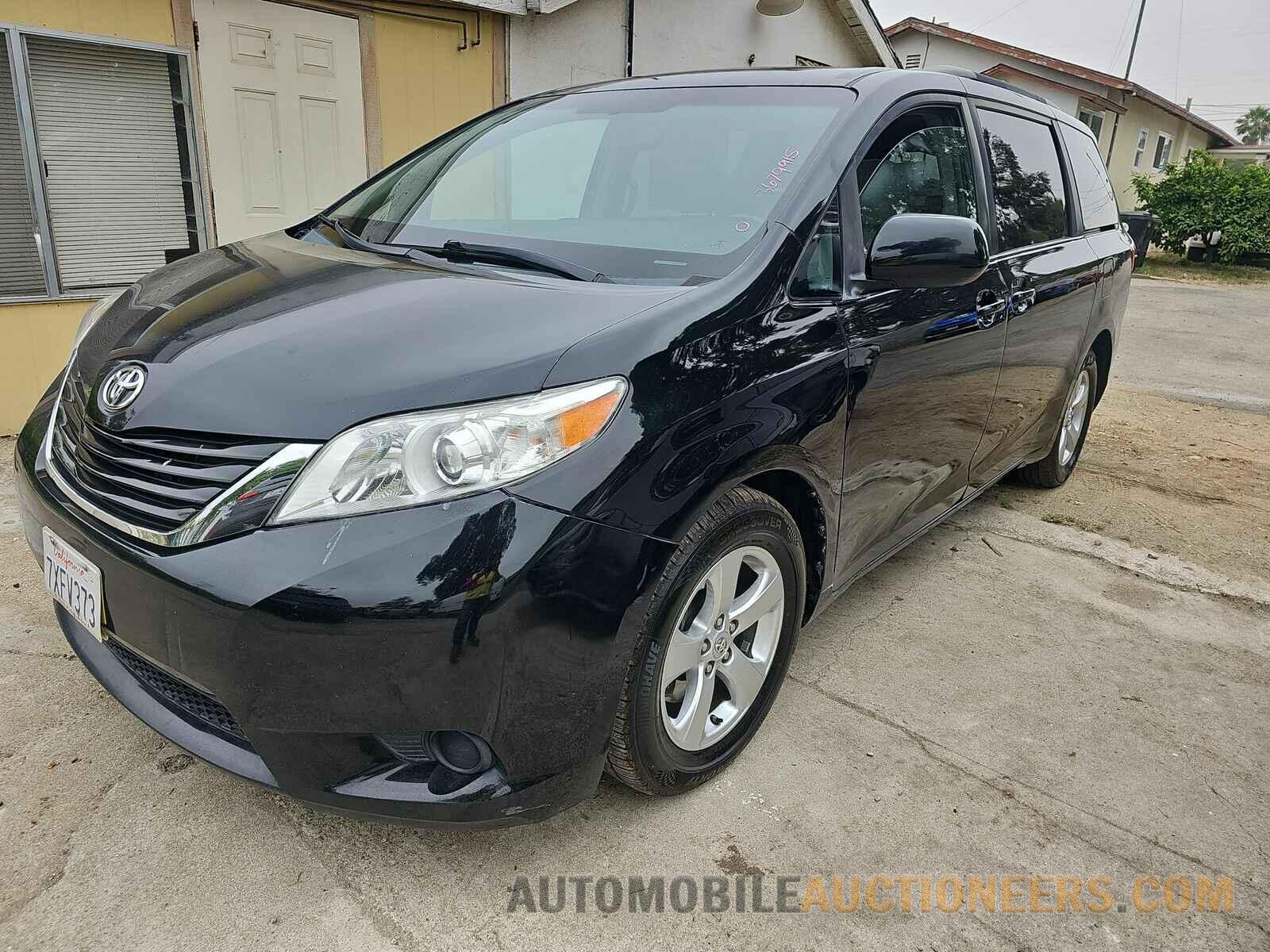 5TDKK3DC4FS605492 Toyota Sienna LE 2015