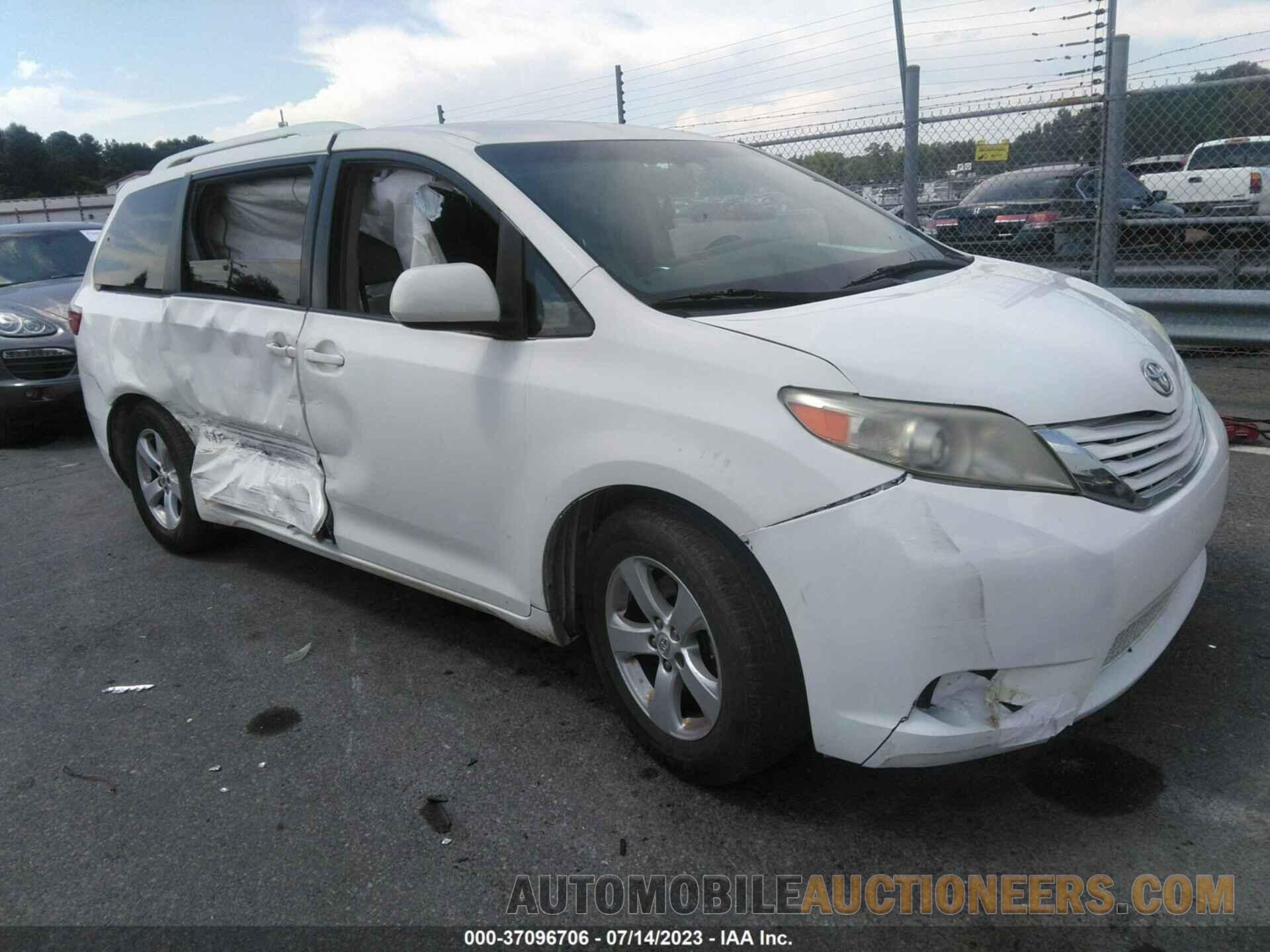 5TDKK3DC4FS611857 TOYOTA SIENNA 2015