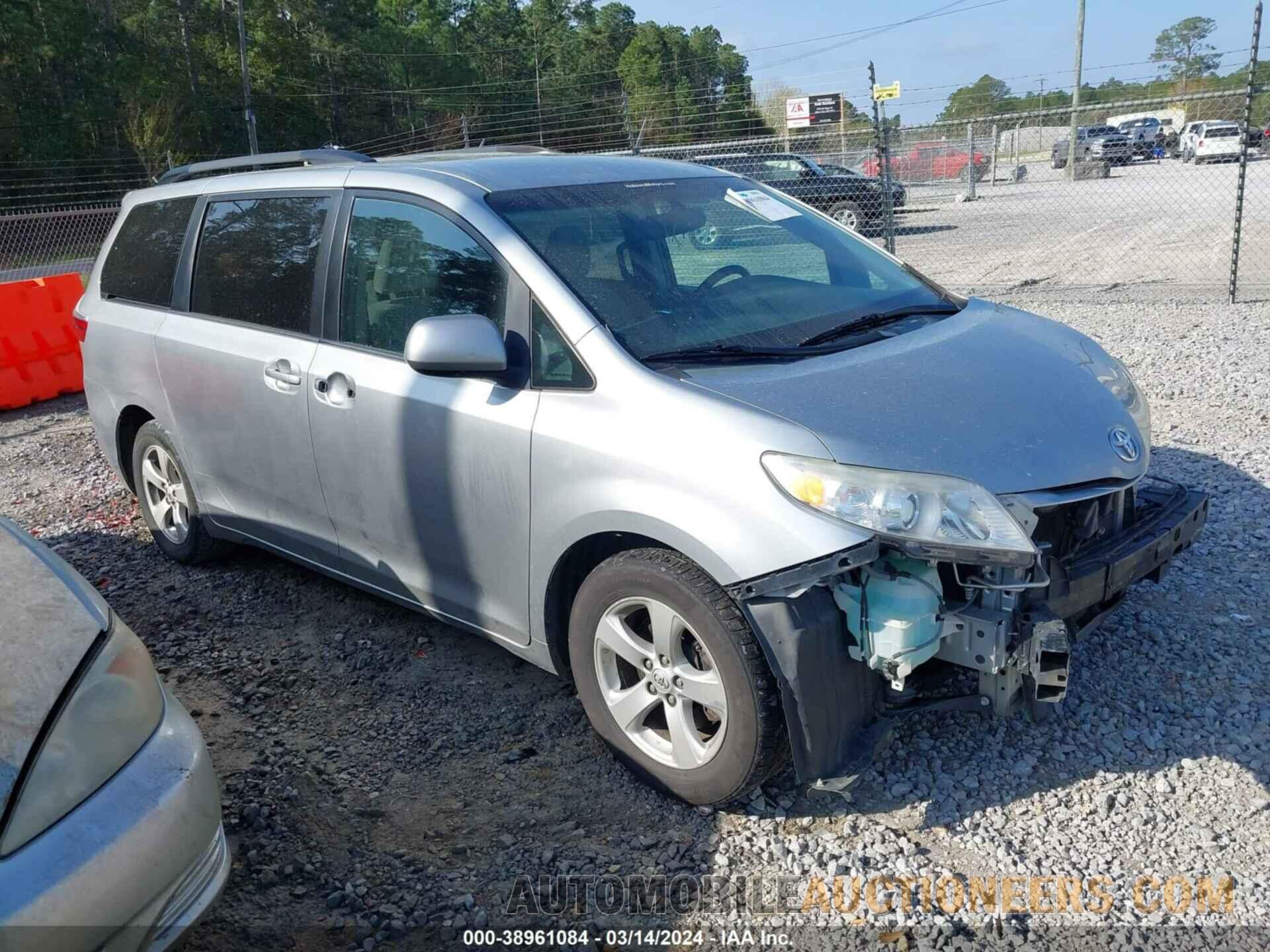 5TDKK3DC4FS614029 TOYOTA SIENNA 2015