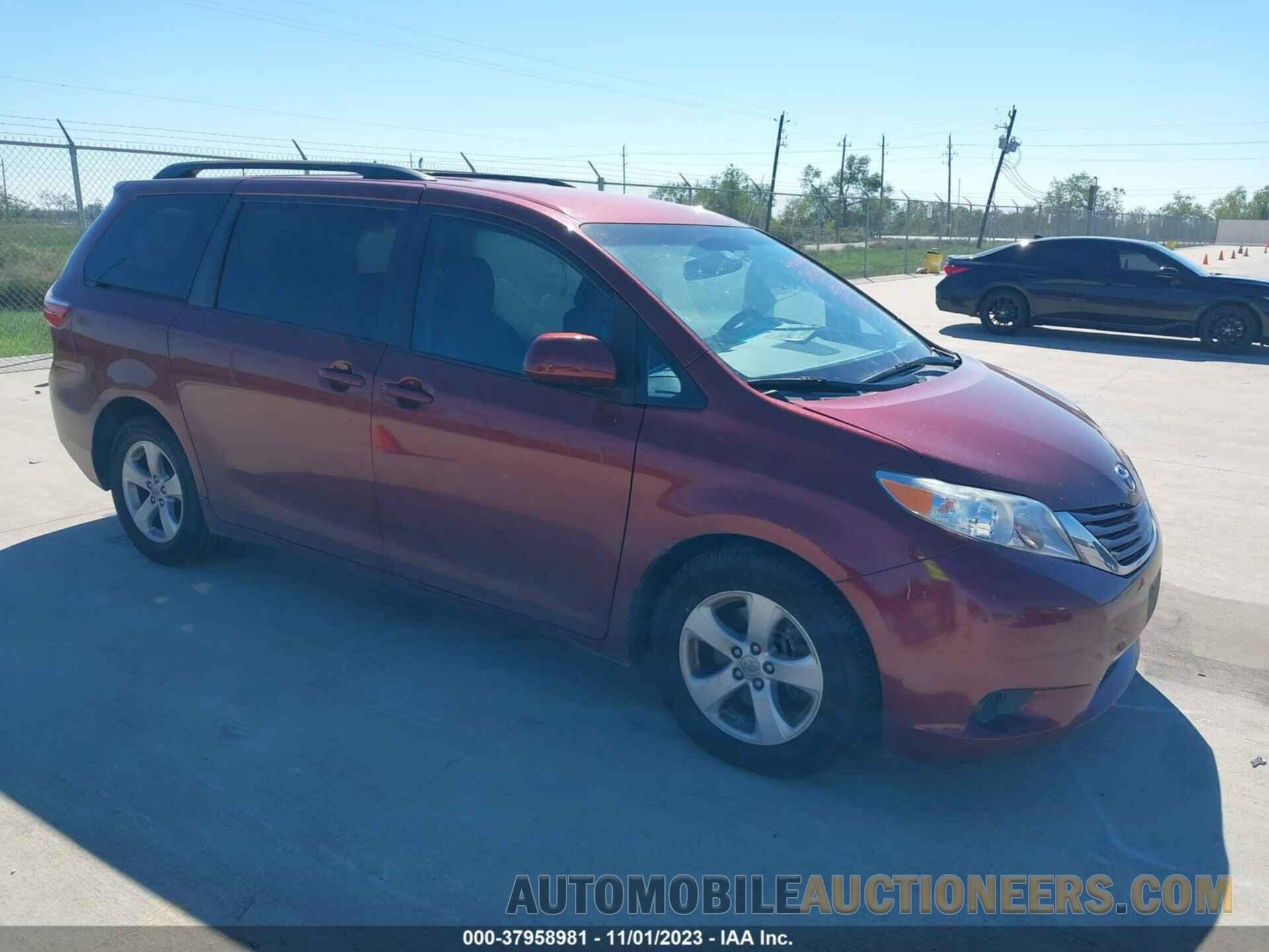 5TDKK3DC4FS641425 TOYOTA SIENNA 2015