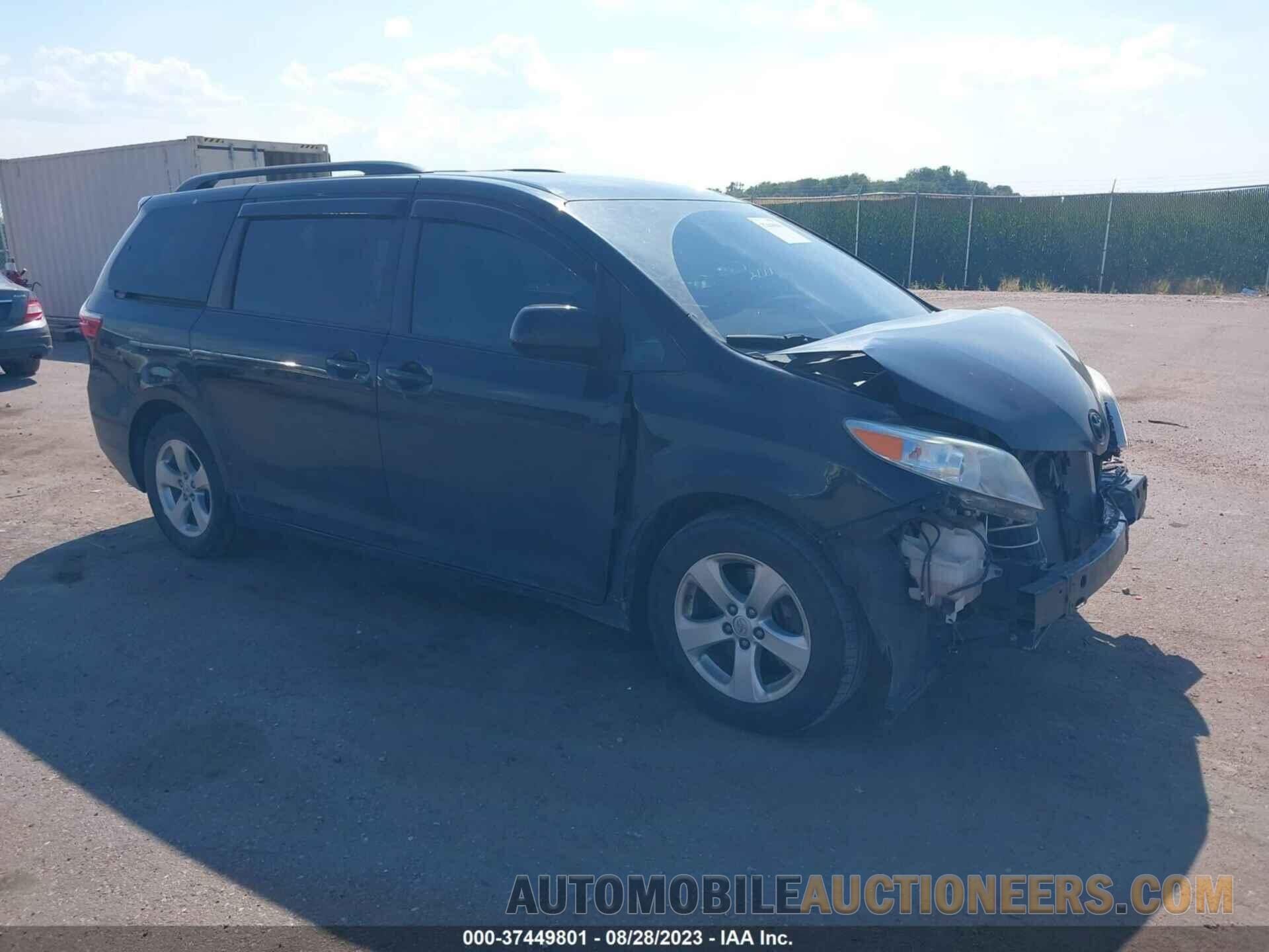 5TDKK3DC4FS659360 TOYOTA SIENNA 2015