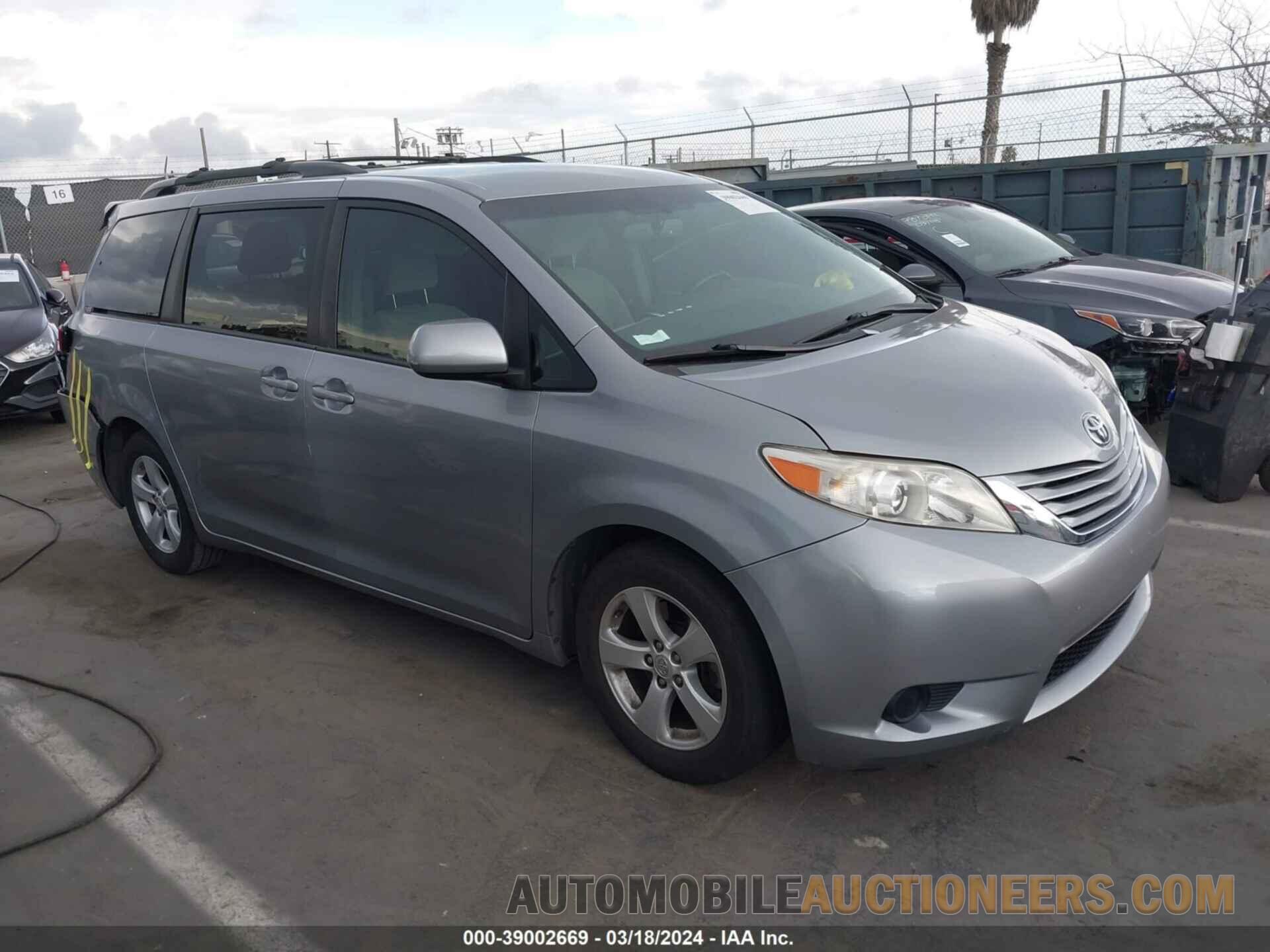 5TDKK3DC4FS680161 TOYOTA SIENNA 2015