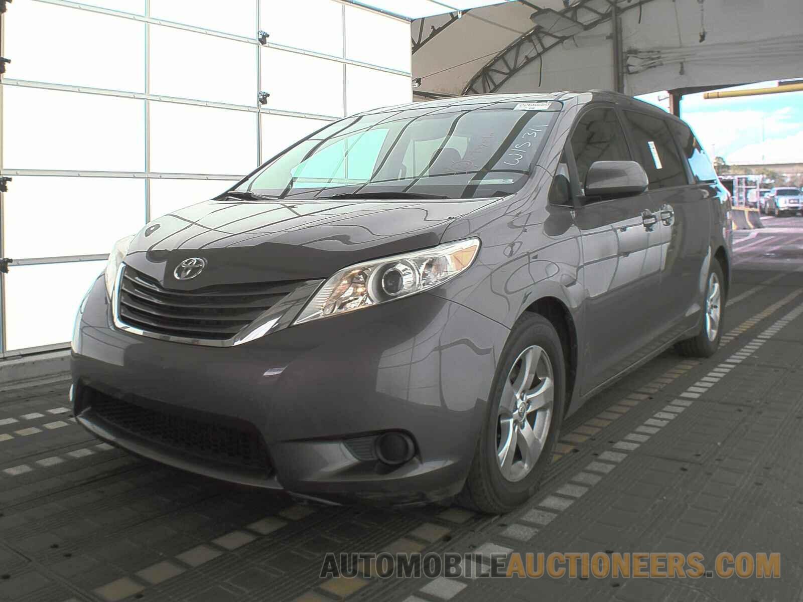 5TDKK3DC4GS747777 Toyota Sienna LE 2016