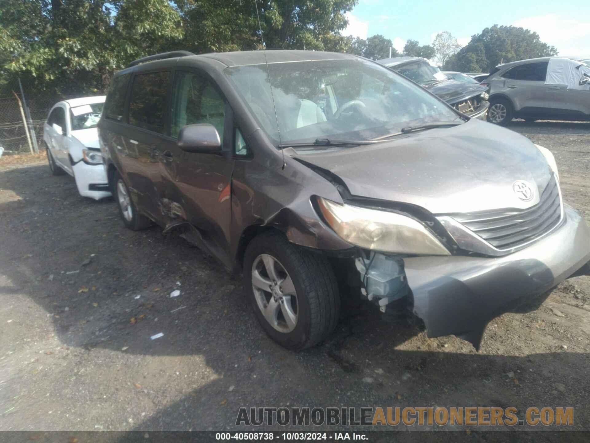 5TDKK3DC5BS042852 TOYOTA SIENNA 2011