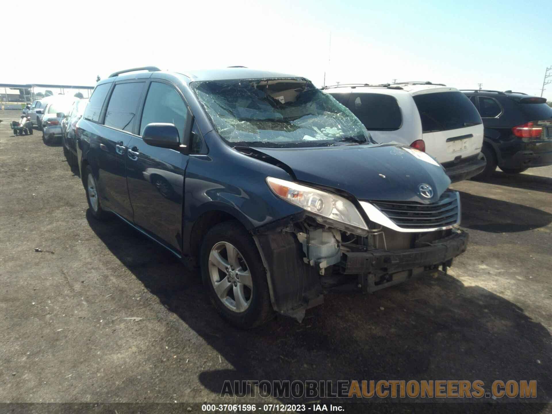 5TDKK3DC5FS562068 TOYOTA SIENNA 2015