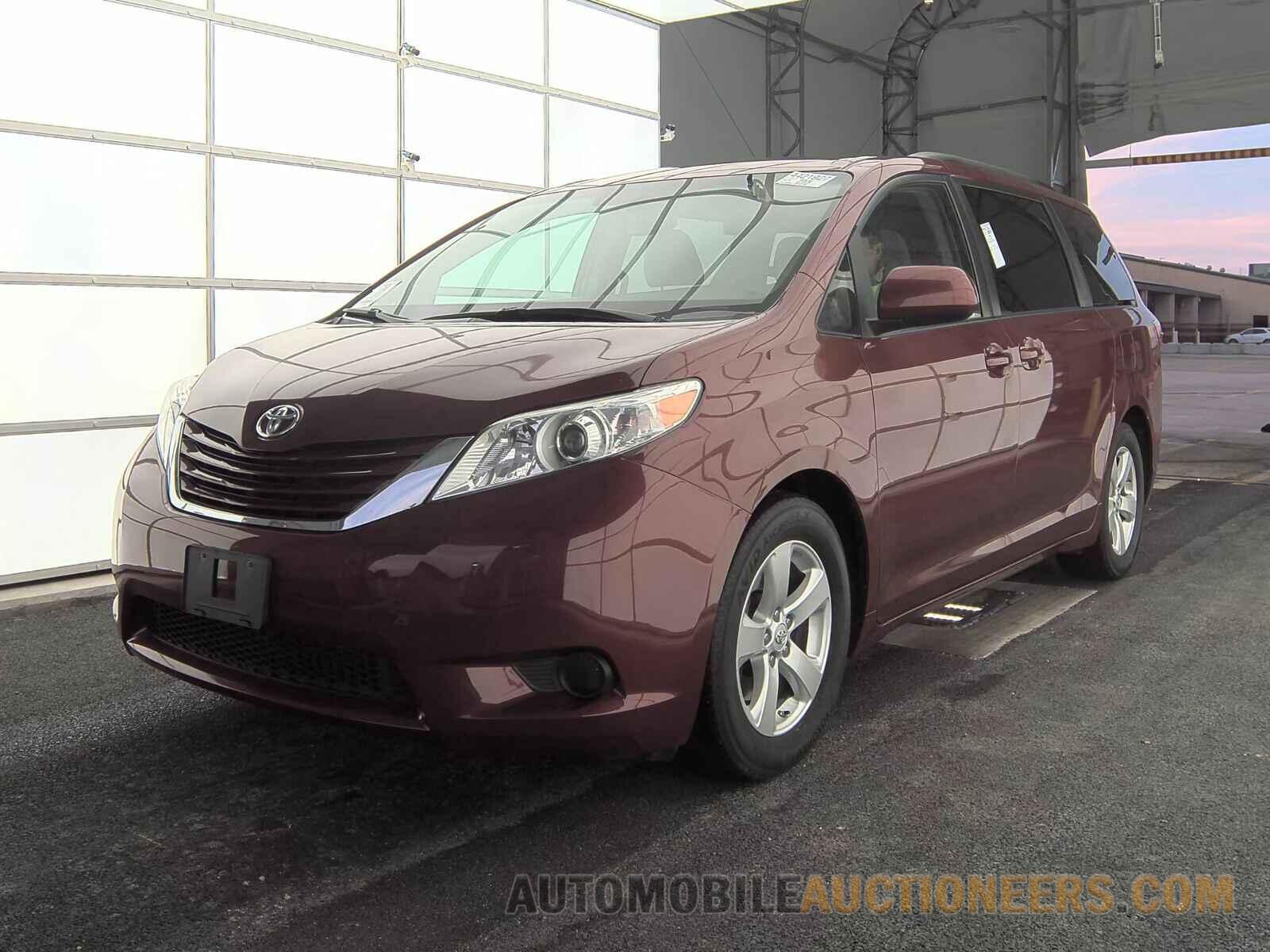 5TDKK3DC5FS598407 Toyota Sienna LE 2015