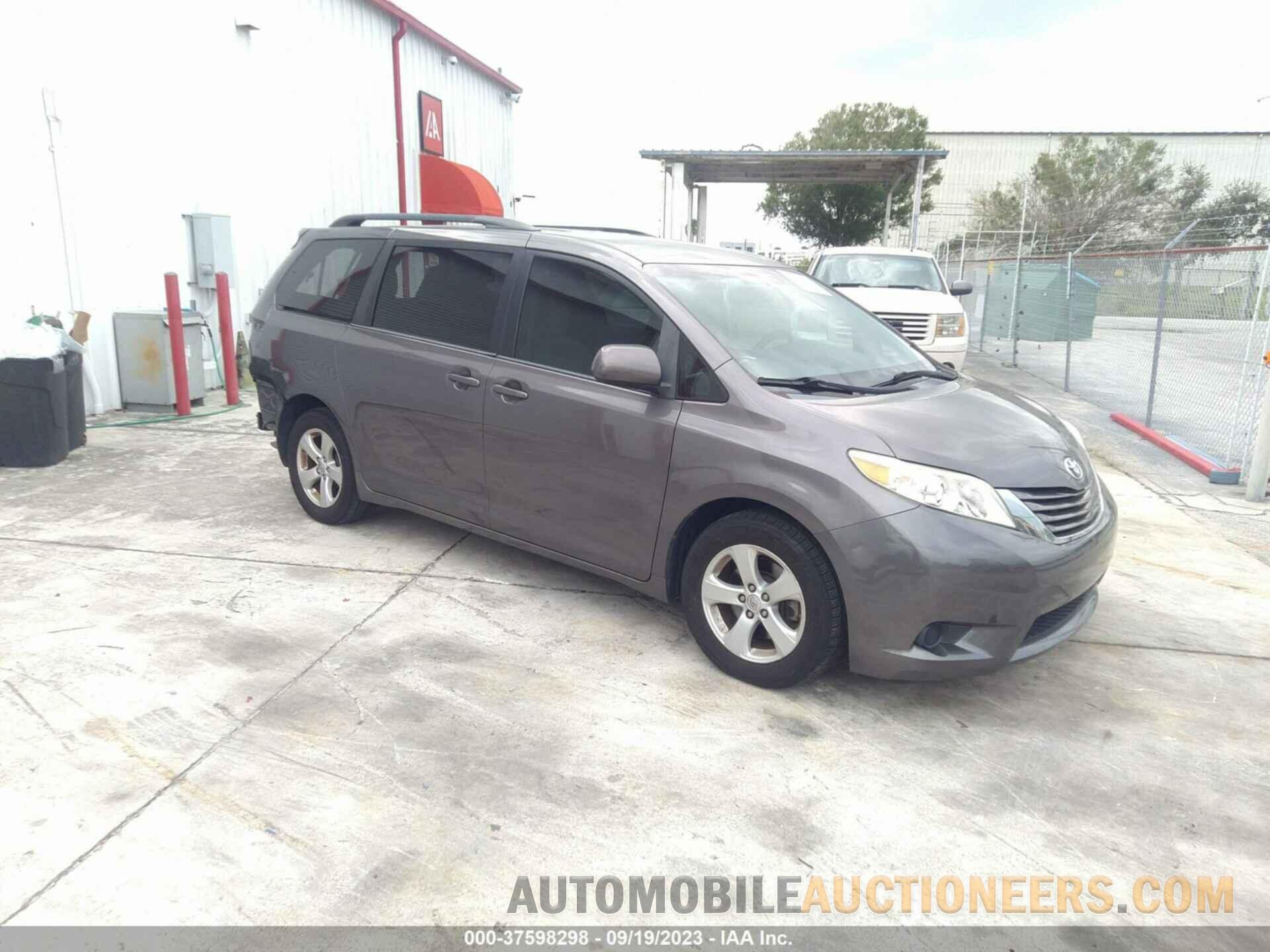 5TDKK3DC6FS583673 TOYOTA SIENNA 2015