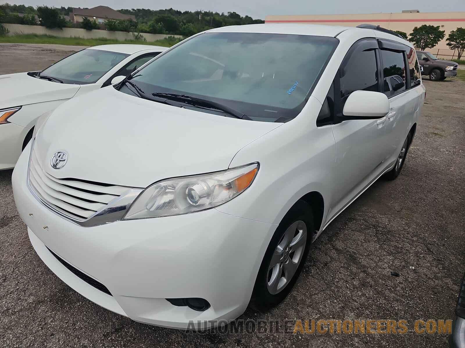 5TDKK3DC6FS611715 Toyota Sienna LE 2015