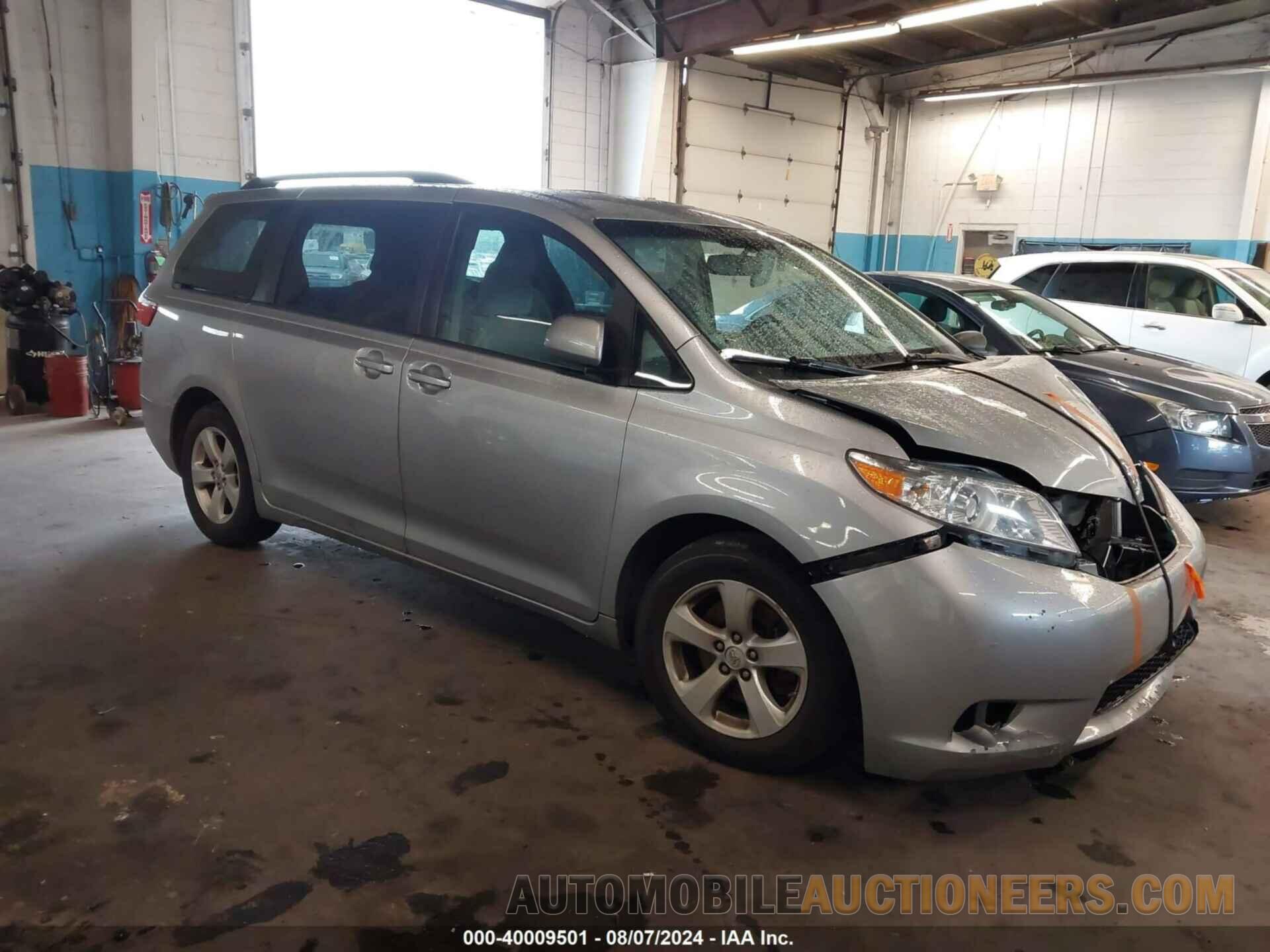 5TDKK3DC6FS652698 TOYOTA SIENNA 2015