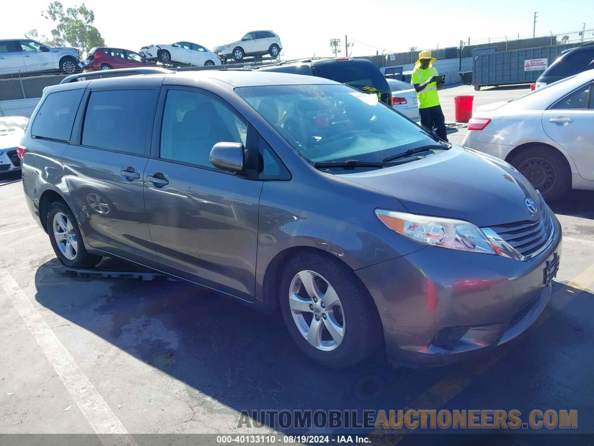 5TDKK3DC7FS529282 TOYOTA SIENNA 2015