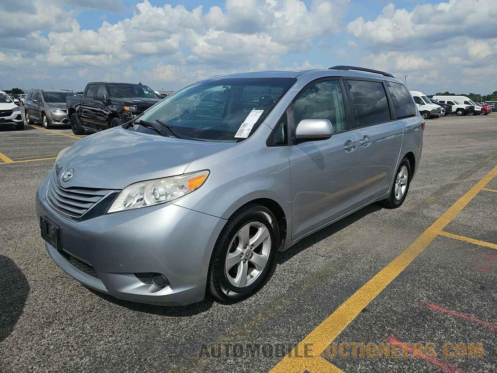 5TDKK3DC7FS677285 Toyota Sienna LE 2015