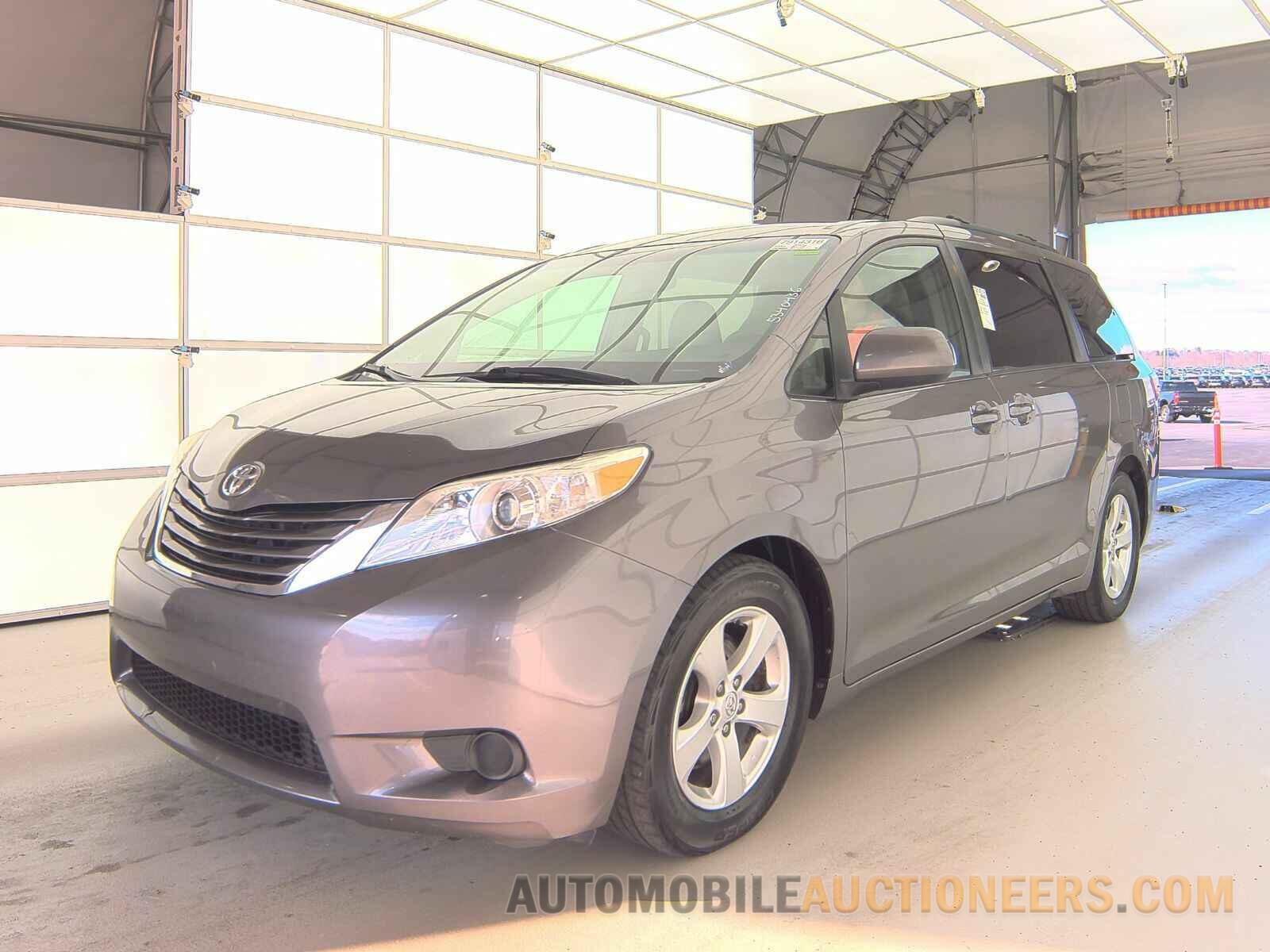 5TDKK3DC7GS714644 Toyota Sienna LE 2016