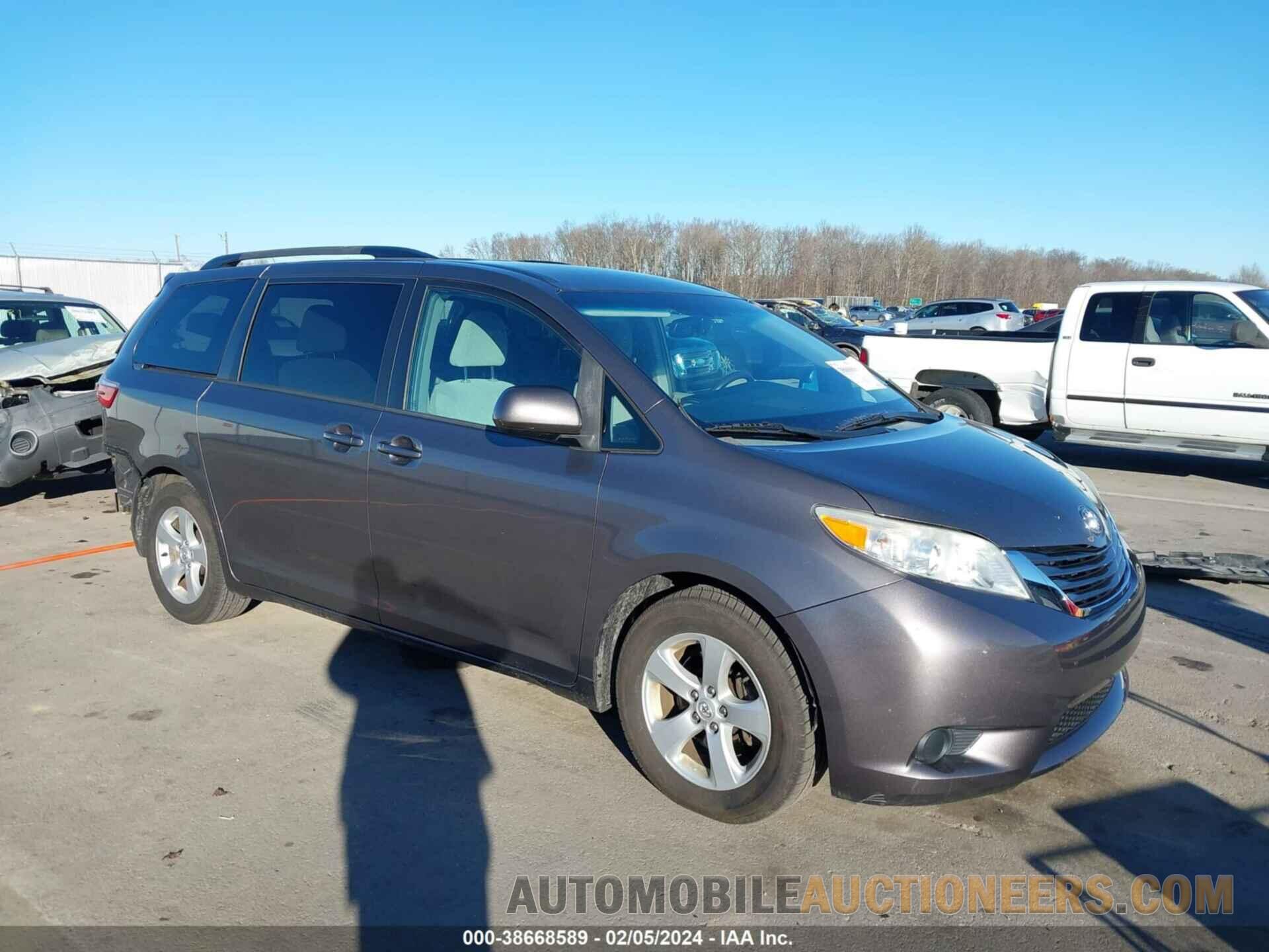 5TDKK3DC8FS550996 TOYOTA SIENNA 2015