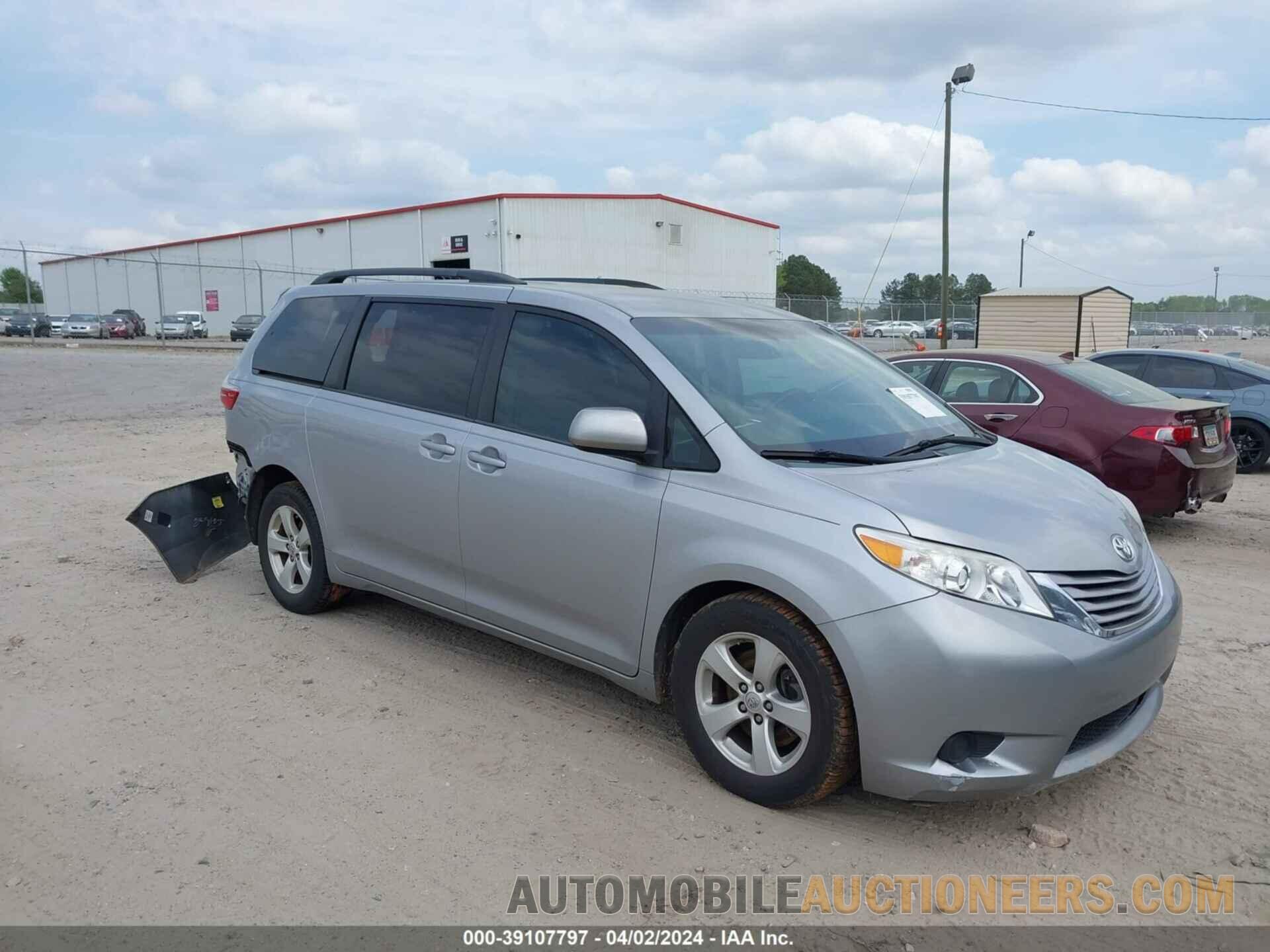 5TDKK3DC8FS568687 TOYOTA SIENNA 2015