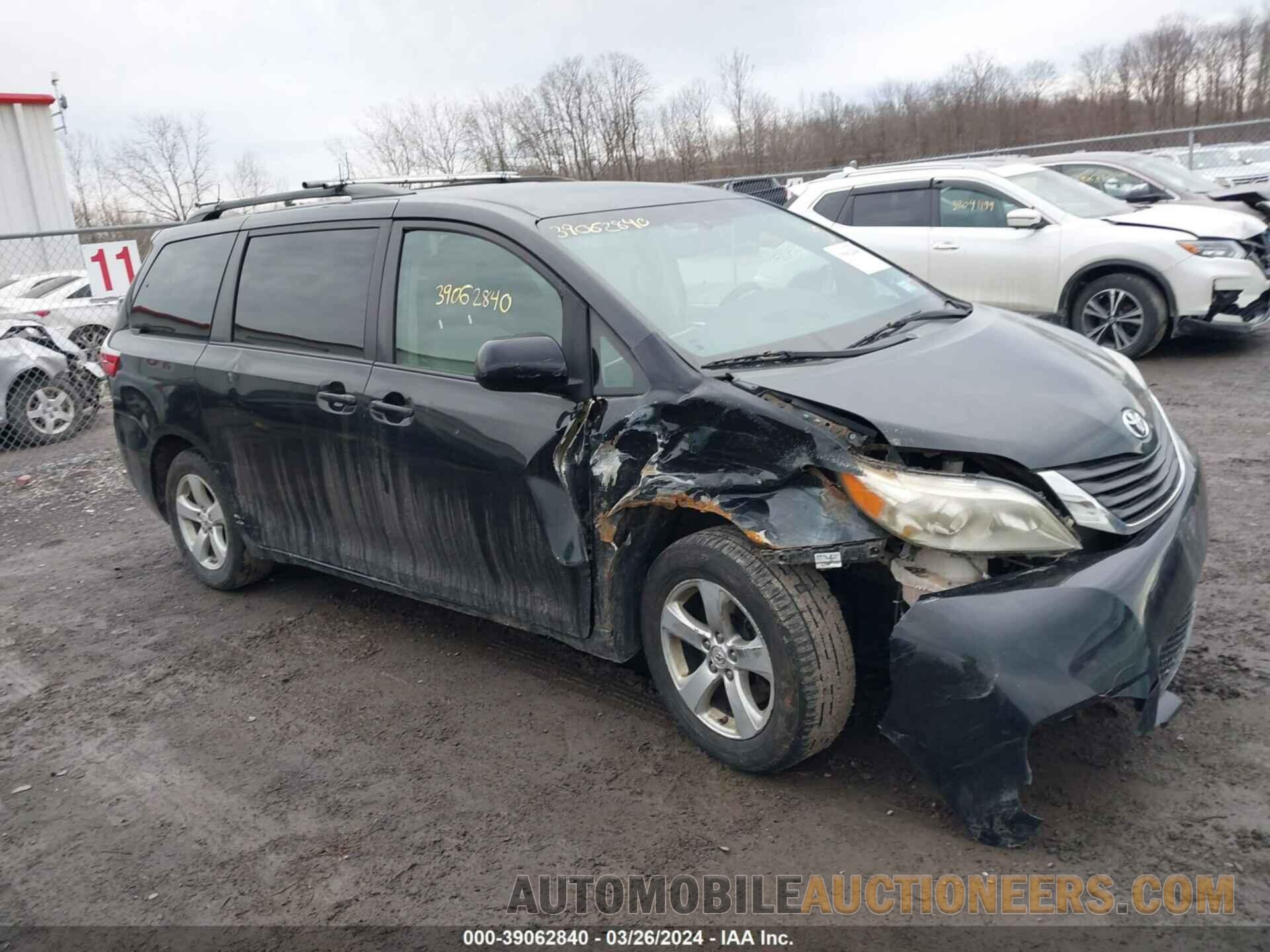 5TDKK3DC8FS568964 TOYOTA SIENNA 2015